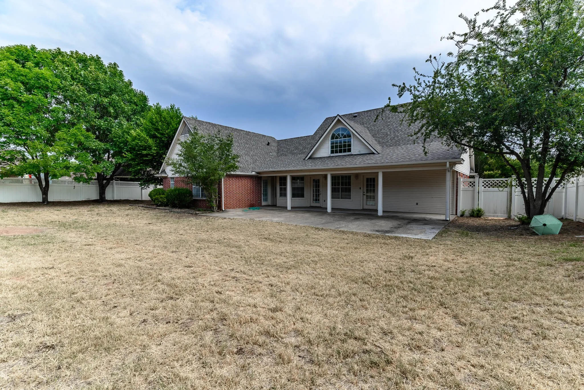 Single Family Residence For Sale in Johnson County , 9009 Ravenswood Road, Granbury, Texas 76049, 3 Bedroom, 2 Bathroom, Garage spaces, 1,849 Sqft, built in 1998, mls#21367327, Real Estate Agent in Granbury, Homes For Sale in Johnson county, Homes For Sale in Granbury, Realtor in Granbury Texas, Real Estate Brokerage Independent Realty Texas, Luminita Cordes Realtor