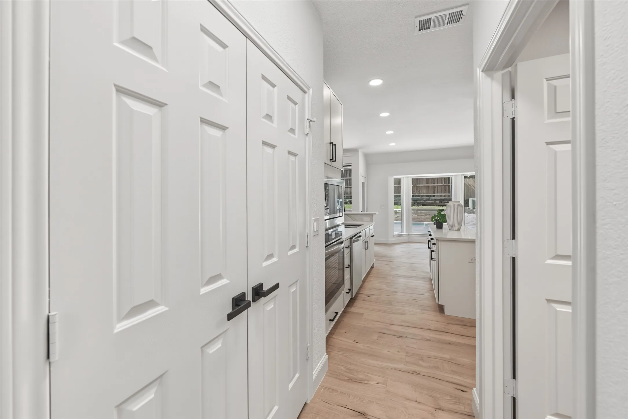 Single Family Residence For Sale in Collin County , 5203 N Briar Ridge Circle, Mc Kinney, Texas 75072, 4 Bedroom, 3 Bathroom, 2 Garage spaces, 2,669 Sqft, built in 1991, mls#21371653, Real Estate Agent in Mc Kinney, Homes For Sale in Collin county, Homes For Sale in Mc Kinney, Realtor in Mc Kinney Texas, Real Estate Brokerage Independent Realty Texas, Luminita Cordes Realtor