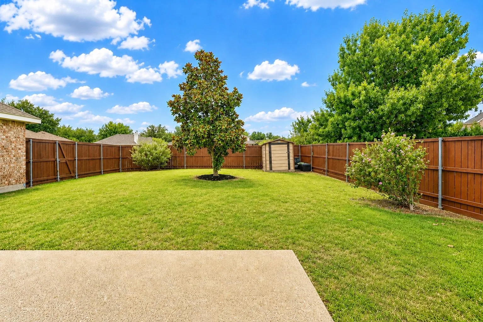 Single Family Residence For Sale in Rockwall County , 2401 Fieldcrest Drive, Rockwall, Texas 75032, 3 Bedroom, 2 Bathroom, 2 Garage spaces, 1,792 Sqft, built in 2002, mls#21371318, Real Estate Agent in Rockwall, Homes For Sale in Rockwall county, Homes For Sale in Rockwall, Realtor in Rockwall Texas, Real Estate Brokerage Independent Realty Texas, Luminita Cordes Realtor