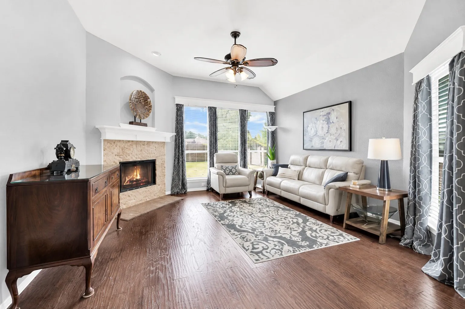 Single Family Residence For Sale in Rockwall County , 2401 Fieldcrest Drive, Rockwall, Texas 75032, 3 Bedroom, 2 Bathroom, 2 Garage spaces, 1,792 Sqft, built in 2002, mls#21371318, Real Estate Agent in Rockwall, Homes For Sale in Rockwall county, Homes For Sale in Rockwall, Realtor in Rockwall Texas, Real Estate Brokerage Independent Realty Texas, Luminita Cordes Realtor