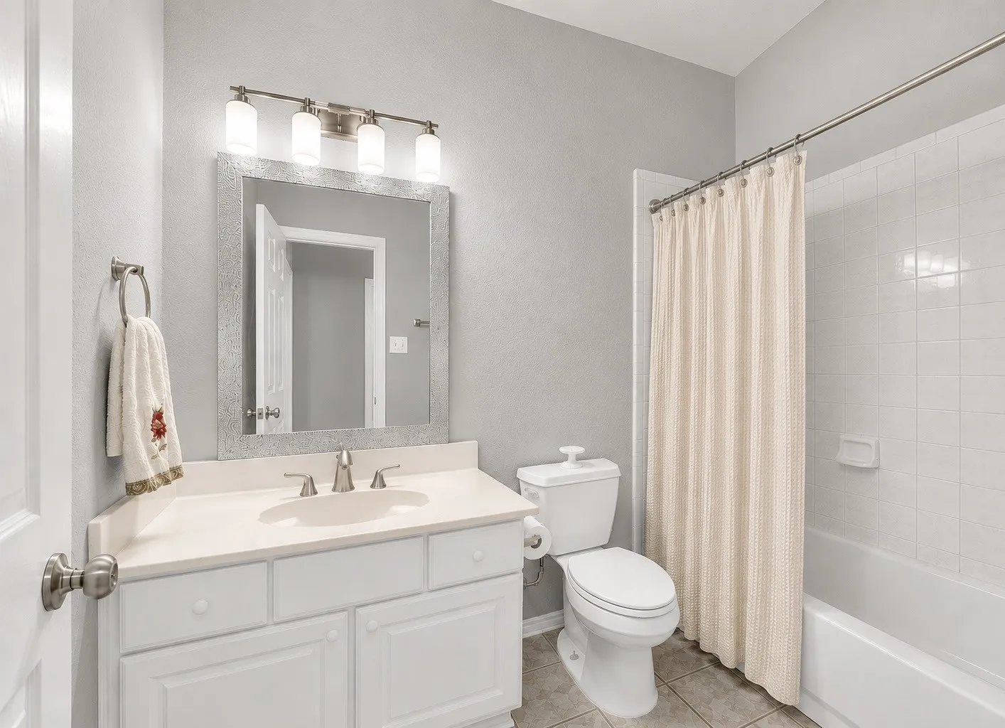 Single Family Residence For Sale in Rockwall County , 2401 Fieldcrest Drive, Rockwall, Texas 75032, 3 Bedroom, 2 Bathroom, 2 Garage spaces, 1,792 Sqft, built in 2002, mls#21371318, Real Estate Agent in Rockwall, Homes For Sale in Rockwall county, Homes For Sale in Rockwall, Realtor in Rockwall Texas, Real Estate Brokerage Independent Realty Texas, Luminita Cordes Realtor
