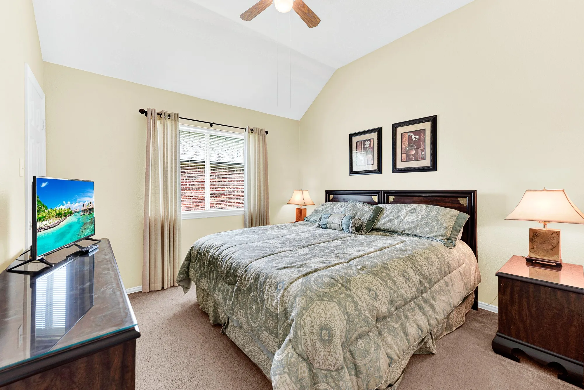 Single Family Residence For Sale in Rockwall County , 2401 Fieldcrest Drive, Rockwall, Texas 75032, 3 Bedroom, 2 Bathroom, 2 Garage spaces, 1,792 Sqft, built in 2002, mls#21371318, Real Estate Agent in Rockwall, Homes For Sale in Rockwall county, Homes For Sale in Rockwall, Realtor in Rockwall Texas, Real Estate Brokerage Independent Realty Texas, Luminita Cordes Realtor