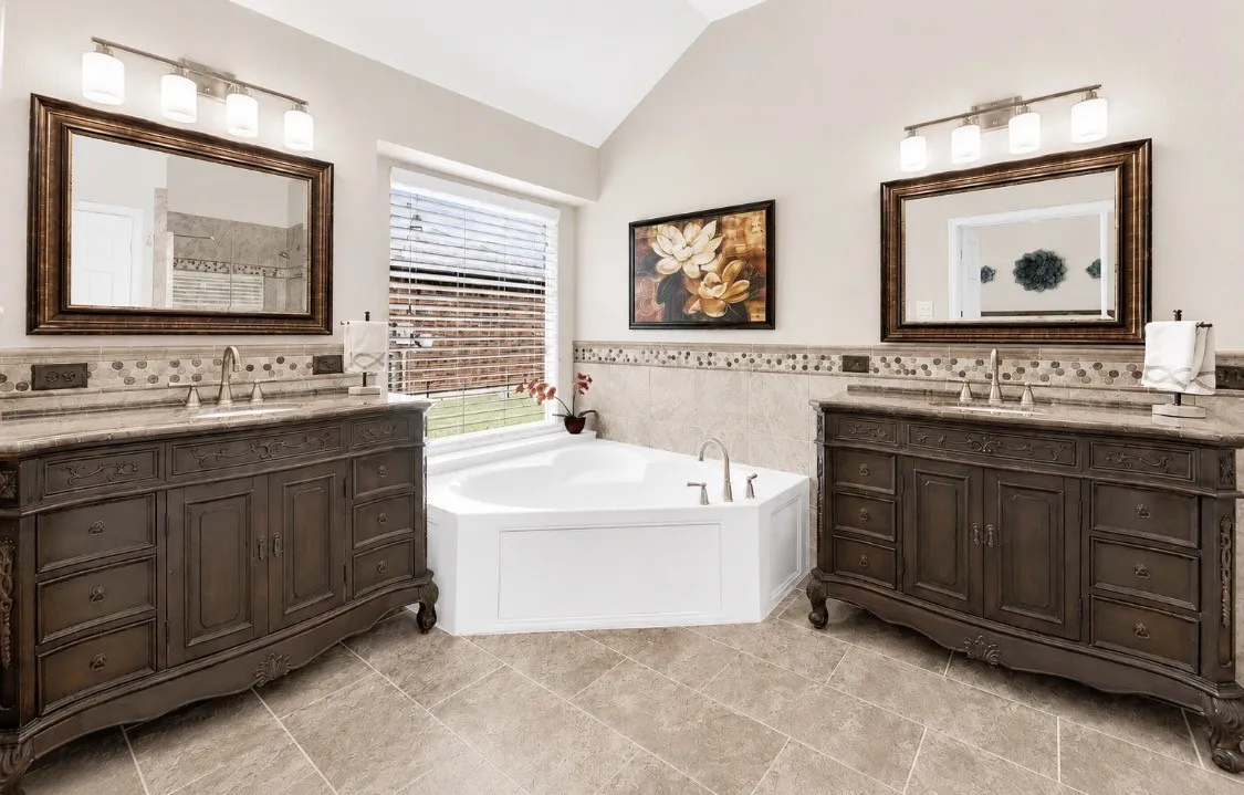 Single Family Residence For Sale in Rockwall County , 2401 Fieldcrest Drive, Rockwall, Texas 75032, 3 Bedroom, 2 Bathroom, 2 Garage spaces, 1,792 Sqft, built in 2002, mls#21371318, Real Estate Agent in Rockwall, Homes For Sale in Rockwall county, Homes For Sale in Rockwall, Realtor in Rockwall Texas, Real Estate Brokerage Independent Realty Texas, Luminita Cordes Realtor
