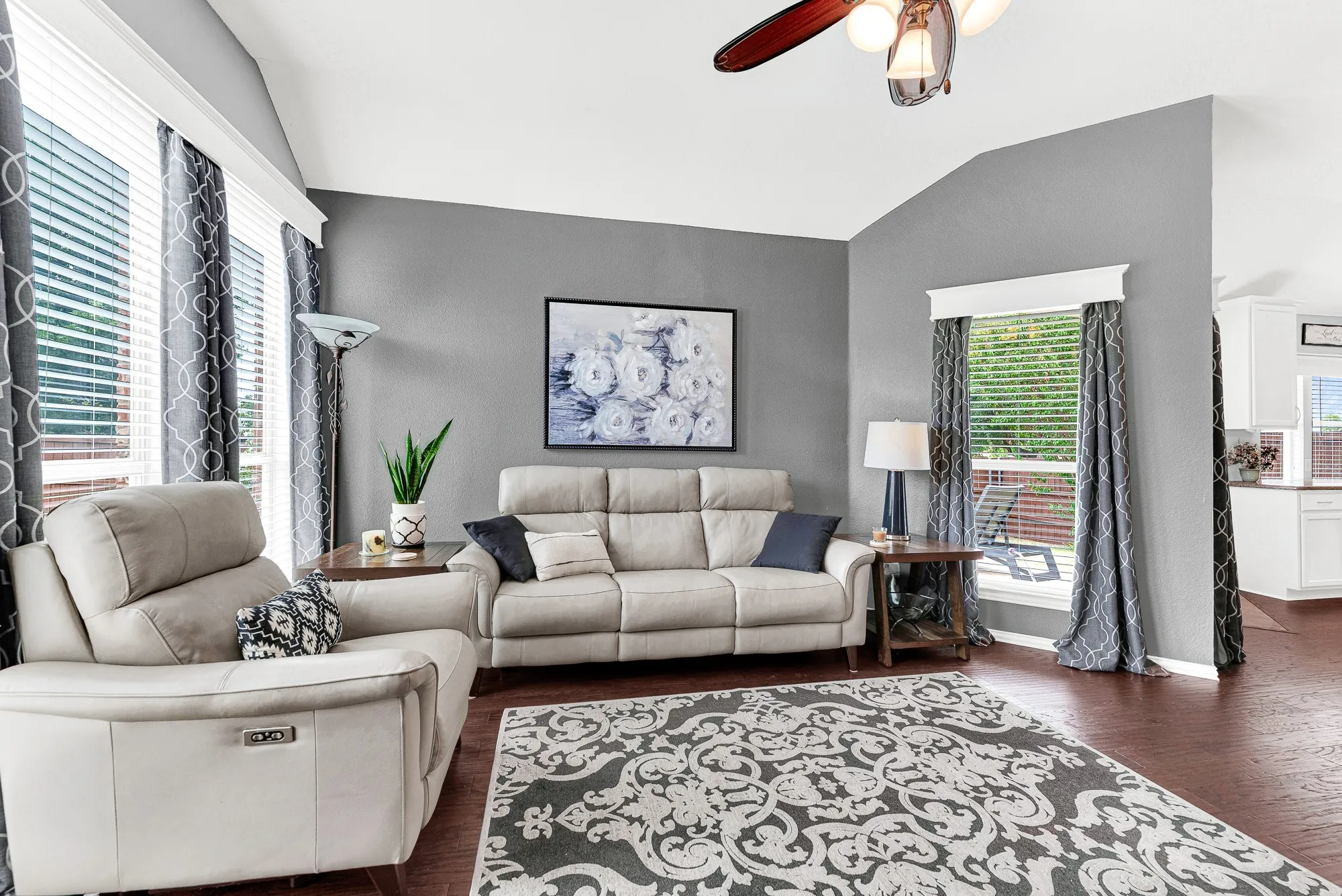 Single Family Residence For Sale in Rockwall County , 2401 Fieldcrest Drive, Rockwall, Texas 75032, 3 Bedroom, 2 Bathroom, 2 Garage spaces, 1,792 Sqft, built in 2002, mls#21371318, Real Estate Agent in Rockwall, Homes For Sale in Rockwall county, Homes For Sale in Rockwall, Realtor in Rockwall Texas, Real Estate Brokerage Independent Realty Texas, Luminita Cordes Realtor