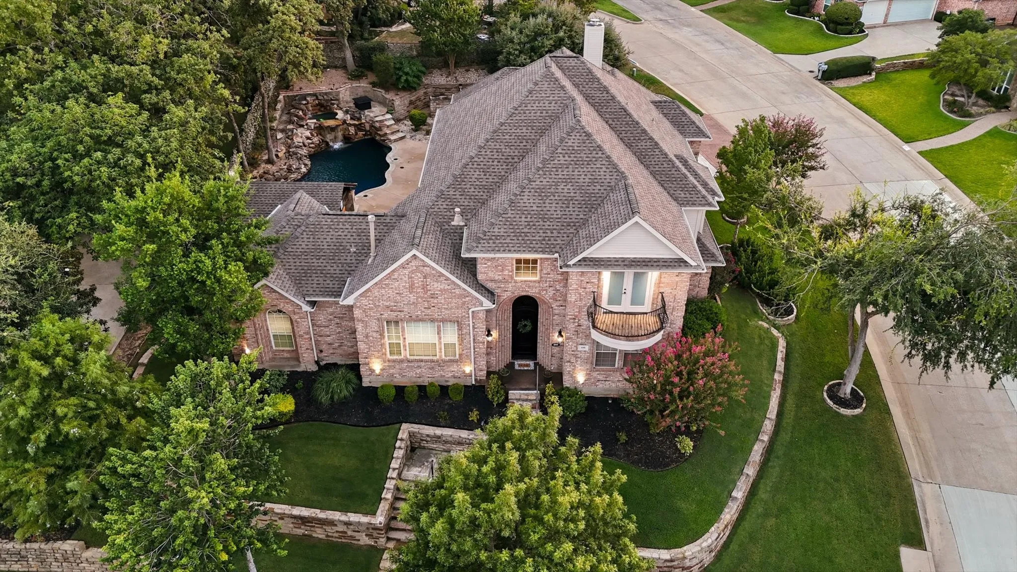 Single Family Residence For Sale in Denton County , 680 Chaparral Court, Highland Village, Texas 75077, 5 Bedroom, 4 Bathroom, 3 Garage spaces, 3,652 Sqft, built in 1995, mls#21359060, Real Estate Agent in Highland Village, Homes For Sale in Denton county, Homes For Sale in Highland Village, Realtor in Highland Village Texas, Real Estate Brokerage Independent Realty Texas, Luminita Cordes Realtor