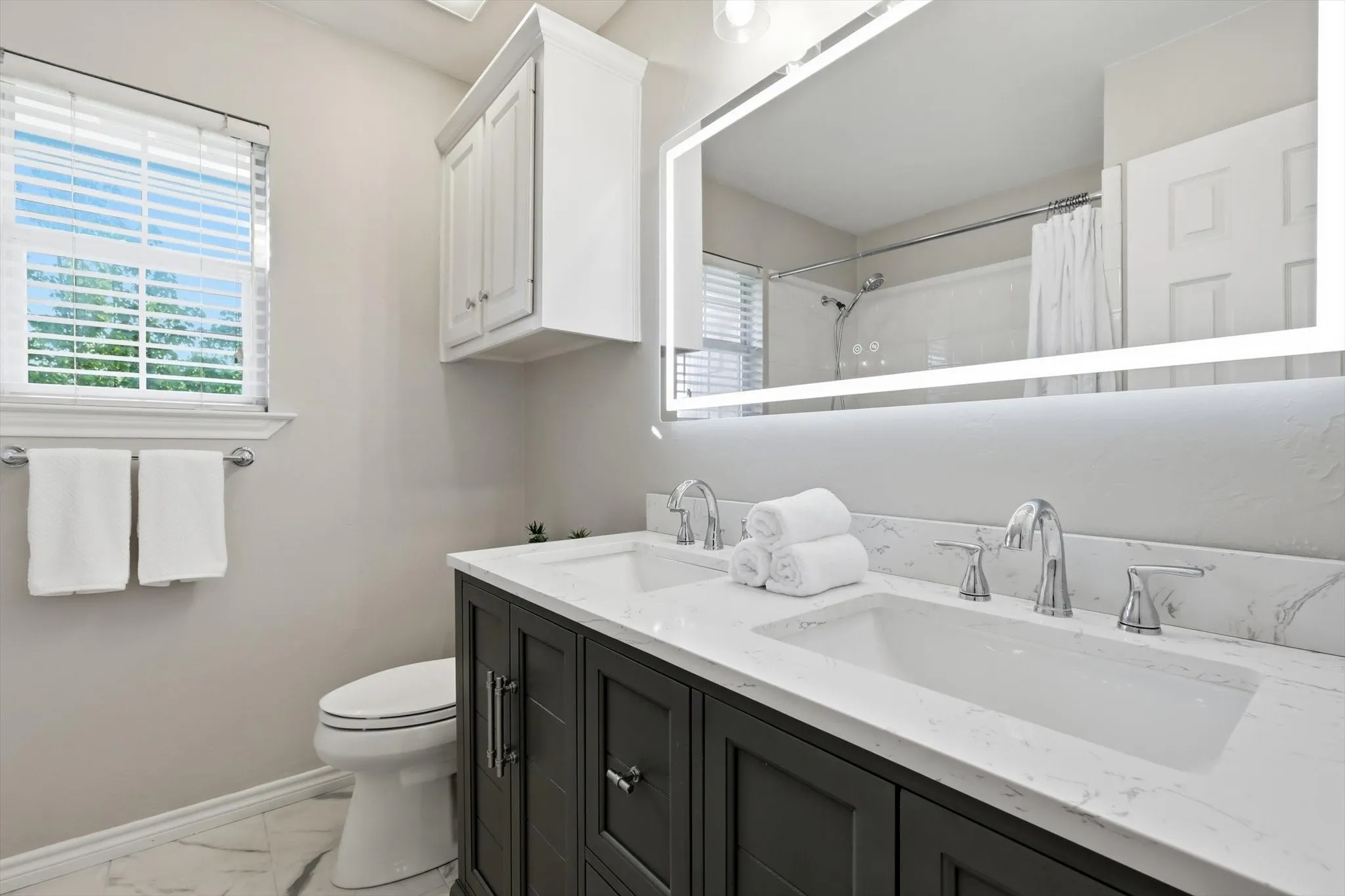 Single Family Residence For Sale in Denton County , 680 Chaparral Court, Highland Village, Texas 75077, 5 Bedroom, 4 Bathroom, 3 Garage spaces, 3,652 Sqft, built in 1995, mls#21359060, Real Estate Agent in Highland Village, Homes For Sale in Denton county, Homes For Sale in Highland Village, Realtor in Highland Village Texas, Real Estate Brokerage Independent Realty Texas, Luminita Cordes Realtor