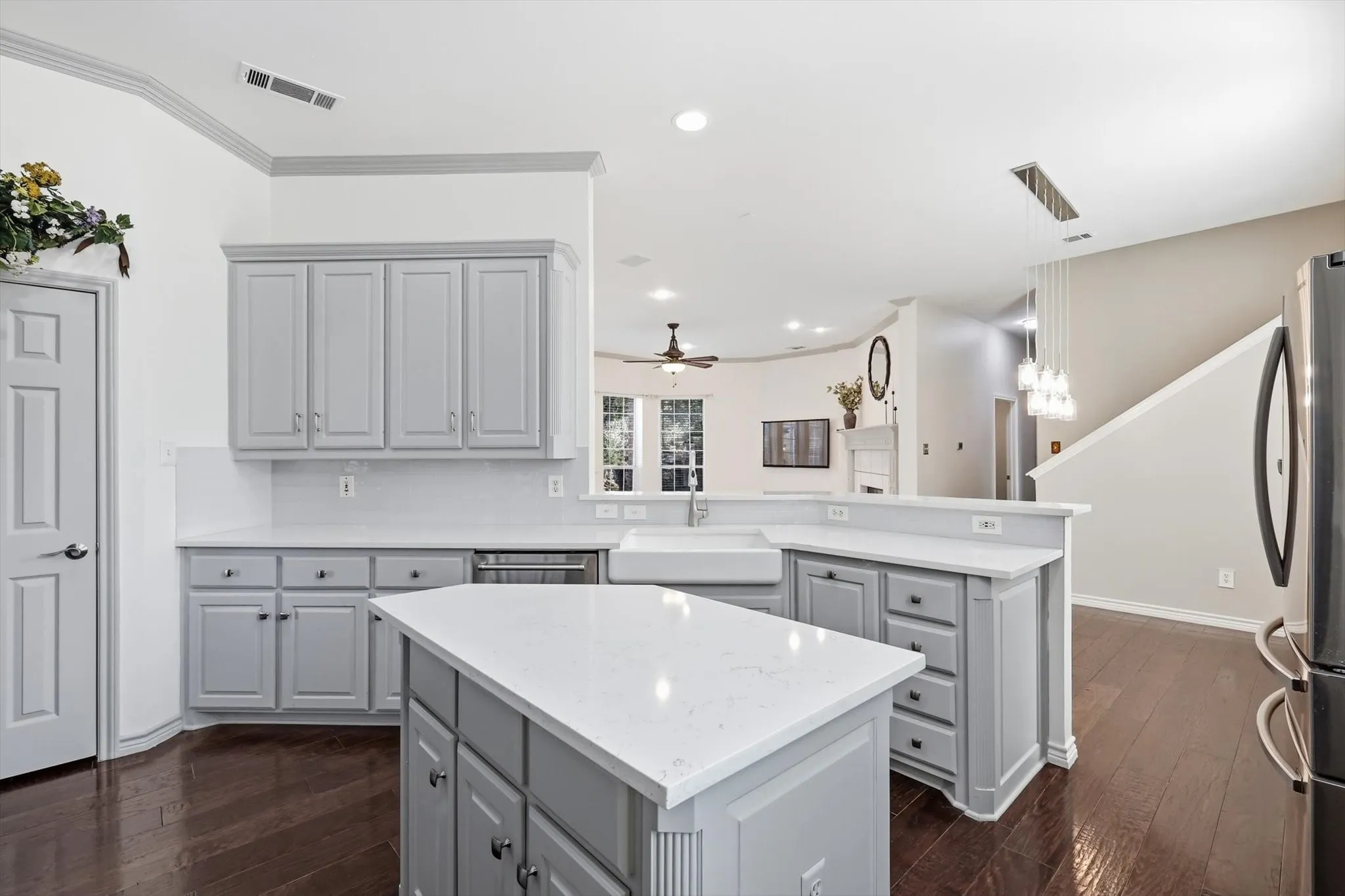 Single Family Residence For Sale in Denton County , 680 Chaparral Court, Highland Village, Texas 75077, 5 Bedroom, 4 Bathroom, 3 Garage spaces, 3,652 Sqft, built in 1995, mls#21359060, Real Estate Agent in Highland Village, Homes For Sale in Denton county, Homes For Sale in Highland Village, Realtor in Highland Village Texas, Real Estate Brokerage Independent Realty Texas, Luminita Cordes Realtor