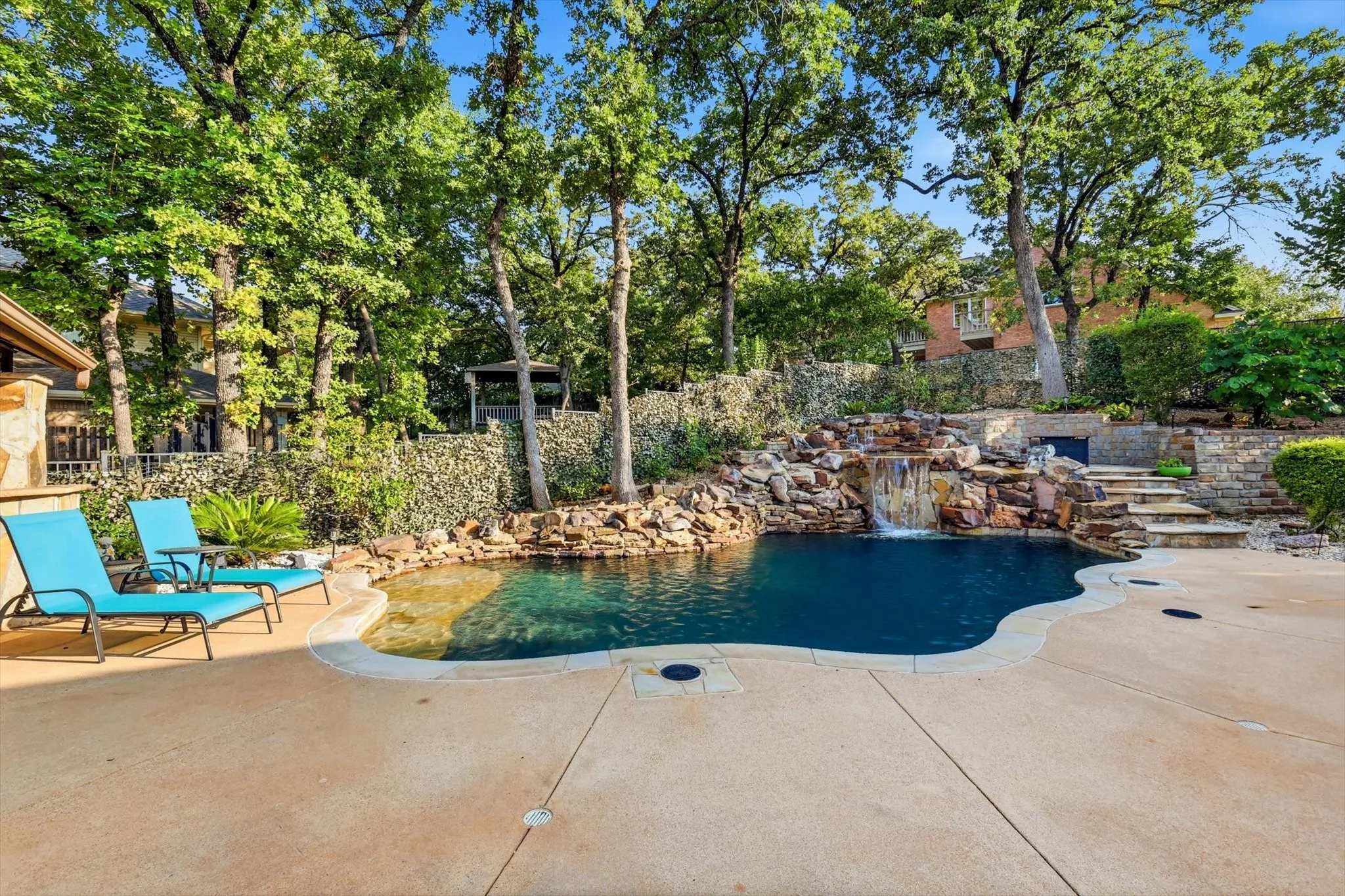 Single Family Residence For Sale in Denton County , 680 Chaparral Court, Highland Village, Texas 75077, 5 Bedroom, 4 Bathroom, 3 Garage spaces, 3,652 Sqft, built in 1995, mls#21359060, Real Estate Agent in Highland Village, Homes For Sale in Denton county, Homes For Sale in Highland Village, Realtor in Highland Village Texas, Real Estate Brokerage Independent Realty Texas, Luminita Cordes Realtor