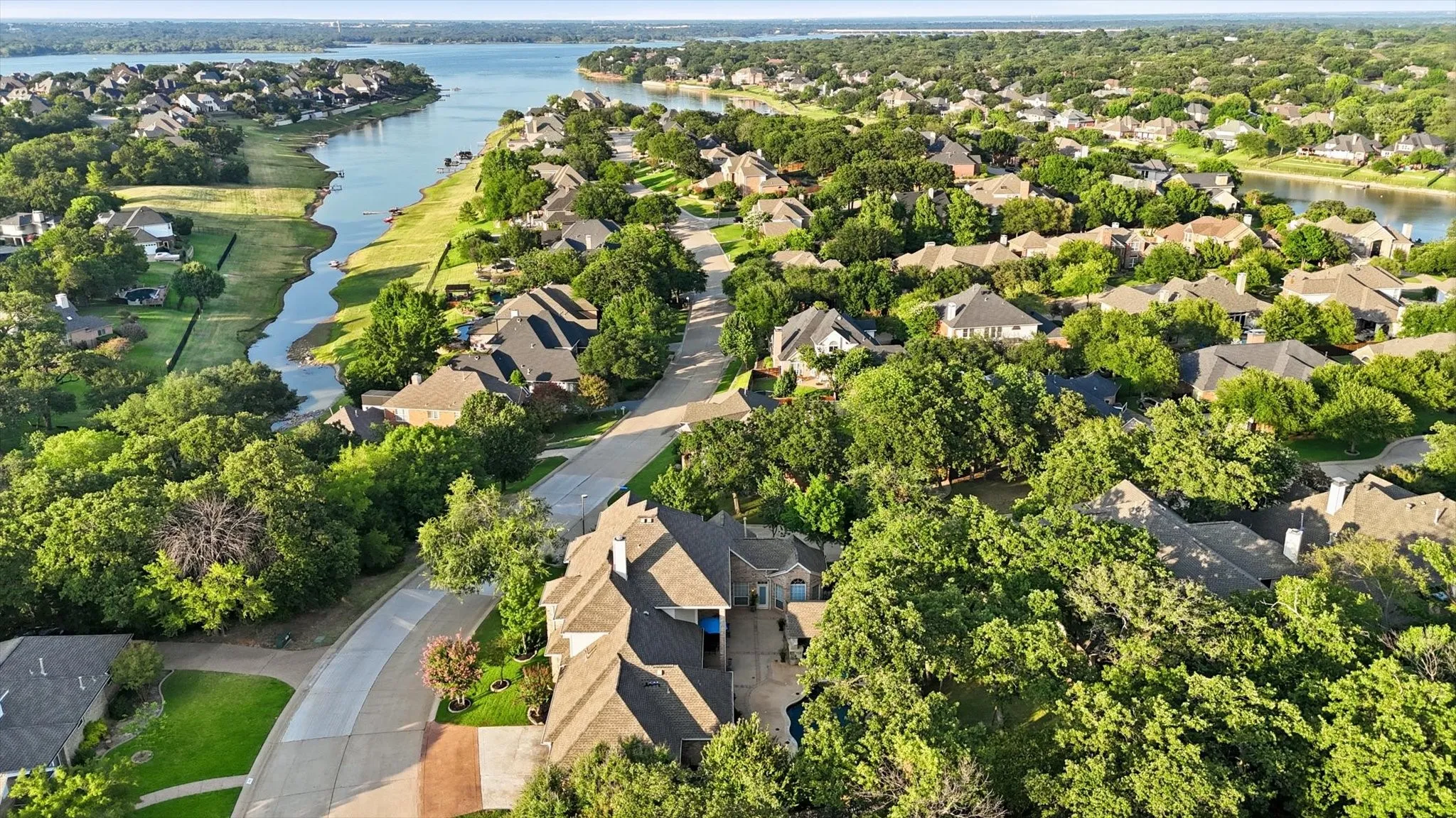 Single Family Residence For Sale in Denton County , 680 Chaparral Court, Highland Village, Texas 75077, 5 Bedroom, 4 Bathroom, 3 Garage spaces, 3,652 Sqft, built in 1995, mls#21359060, Real Estate Agent in Highland Village, Homes For Sale in Denton county, Homes For Sale in Highland Village, Realtor in Highland Village Texas, Real Estate Brokerage Independent Realty Texas, Luminita Cordes Realtor