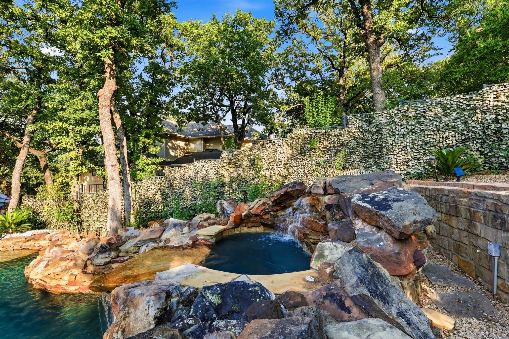 Single Family Residence For Sale in Denton County , 680 Chaparral Court, Highland Village, Texas 75077, 5 Bedroom, 4 Bathroom, 3 Garage spaces, 3,652 Sqft, built in 1995, mls#21359060, Real Estate Agent in Highland Village, Homes For Sale in Denton county, Homes For Sale in Highland Village, Realtor in Highland Village Texas, Real Estate Brokerage Independent Realty Texas, Luminita Cordes Realtor