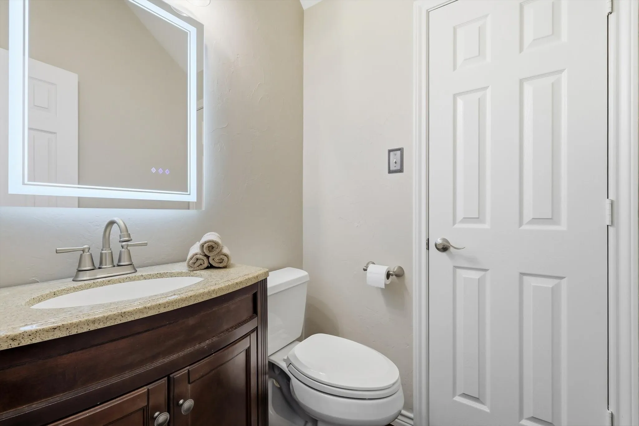Single Family Residence For Sale in Denton County , 680 Chaparral Court, Highland Village, Texas 75077, 5 Bedroom, 4 Bathroom, 3 Garage spaces, 3,652 Sqft, built in 1995, mls#21359060, Real Estate Agent in Highland Village, Homes For Sale in Denton county, Homes For Sale in Highland Village, Realtor in Highland Village Texas, Real Estate Brokerage Independent Realty Texas, Luminita Cordes Realtor