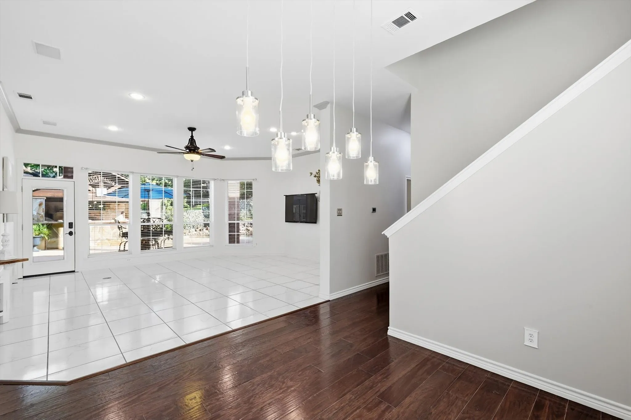 Single Family Residence For Sale in Denton County , 680 Chaparral Court, Highland Village, Texas 75077, 5 Bedroom, 4 Bathroom, 3 Garage spaces, 3,652 Sqft, built in 1995, mls#21359060, Real Estate Agent in Highland Village, Homes For Sale in Denton county, Homes For Sale in Highland Village, Realtor in Highland Village Texas, Real Estate Brokerage Independent Realty Texas, Luminita Cordes Realtor