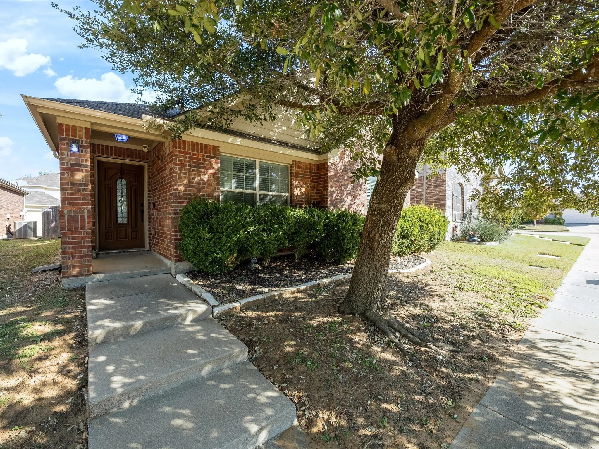 Single Family Residence For Sale in Denton County , 9113 Sundance Trail, Cross Roads, Texas 76227, 3 Bedroom, 2 Bathroom, 2 Garage spaces, 1,378 Sqft, built in 2011, mls#21370718, Real Estate Agent in Cross Roads, Homes For Sale in Denton county, Homes For Sale in Cross Roads, Realtor in Cross Roads Texas, Real Estate Brokerage Independent Realty Texas, Luminita Cordes Realtor
