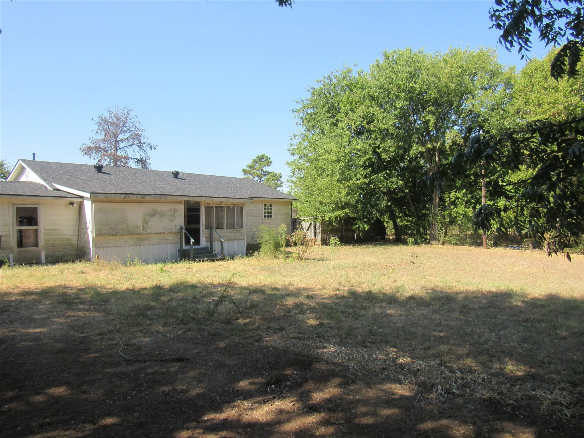 Single Family Residence For Sale in Grayson County , 17700 FM 901, Gordonville, Texas 76245, 3 Bedroom, 2 Bathroom, 2 Garage spaces, 1,898 Sqft, built in 1982, mls#21358274, Real Estate Agent in Gordonville, Homes For Sale in Grayson county, Homes For Sale in Gordonville, Realtor in Gordonville Texas, Real Estate Brokerage Independent Realty Texas, Luminita Cordes Realtor
