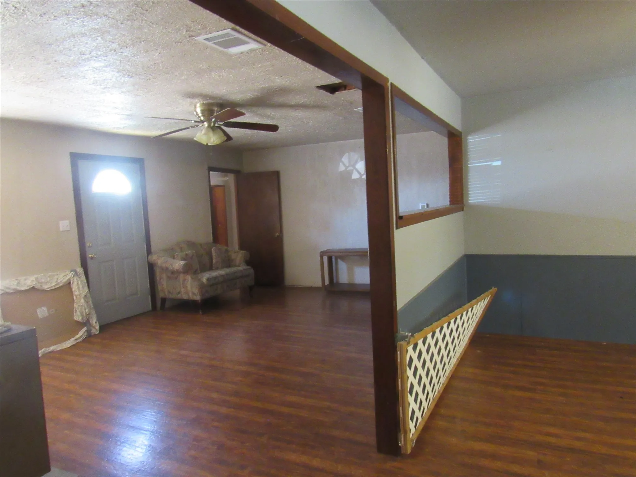 Single Family Residence For Sale in Grayson County , 17700 FM 901, Gordonville, Texas 76245, 3 Bedroom, 2 Bathroom, 2 Garage spaces, 1,898 Sqft, built in 1982, mls#21358274, Real Estate Agent in Gordonville, Homes For Sale in Grayson county, Homes For Sale in Gordonville, Realtor in Gordonville Texas, Real Estate Brokerage Independent Realty Texas, Luminita Cordes Realtor