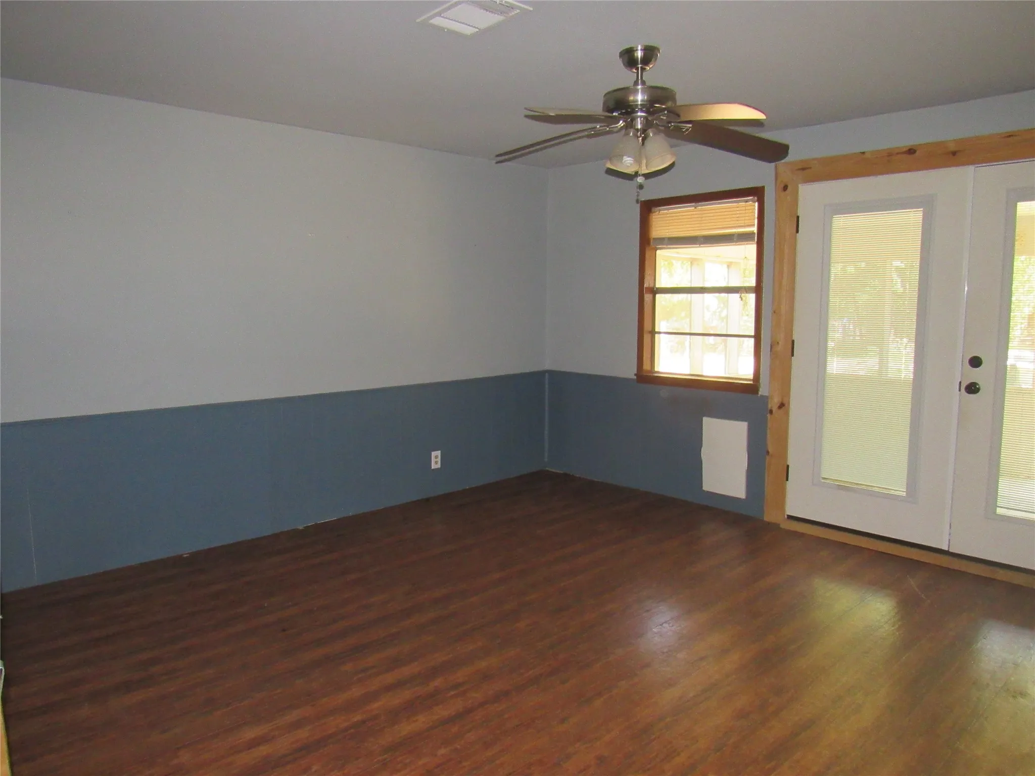 Wood-finish flooring with two-tone wall treatment