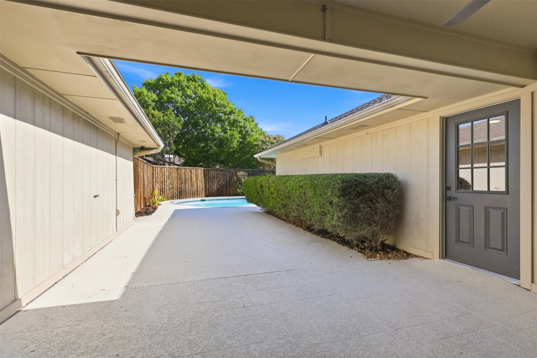 Single Family Residence For Sale in Collin County , 2411 Aspen Street, Richardson, Texas 75082, 4 Bedroom, 4 Bathroom, 2 Garage spaces, 2,692 Sqft, built in 1981, mls#21353471, Real Estate Agent in Richardson, Homes For Sale in Collin county, Homes For Sale in Richardson, Realtor in Richardson Texas, Real Estate Brokerage Independent Realty Texas, Luminita Cordes Realtor
