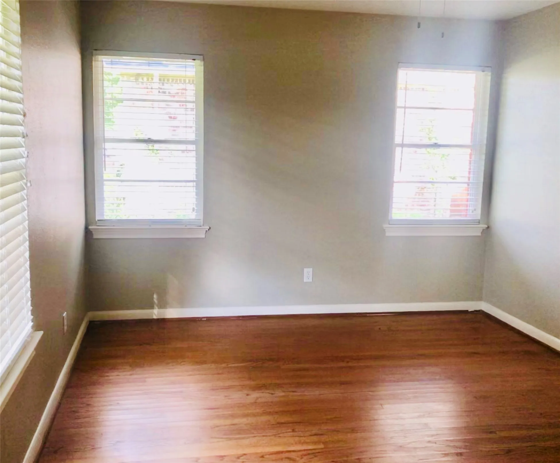 Single Family Residence For Sale in Dallas County , 414 Pittman Street, Richardson, Texas 75081, 2 Bedroom, 2 Bathroom, 1 Garage spaces, 1,485 Sqft, built in 1953, mls#21370815, Real Estate Agent in Richardson, Homes For Sale in Dallas county, Homes For Sale in Richardson, Realtor in Richardson Texas, Real Estate Brokerage Independent Realty Texas, Luminita Cordes Realtor