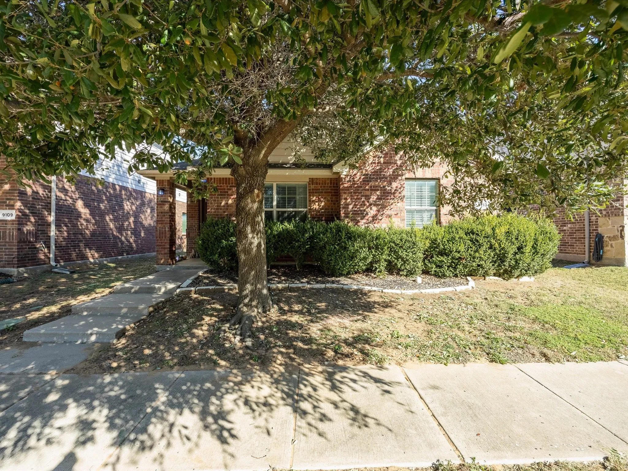 Single Family Residence For Rent in Denton County , 9113 Sundance Trail, Cross Roads, Texas 76227, 3 Bedroom, 2 Bathroom, 2 Garage spaces, 1,378 Sqft, built in 2011, mls#21370714, Real Estate Agent in Cross Roads, Homes For Rent in Denton county, Homes For Rent in Cross Roads, Realtor in Cross Roads Texas, Real Estate Brokerage Independent Realty Texas, Luminita Cordes Realtor