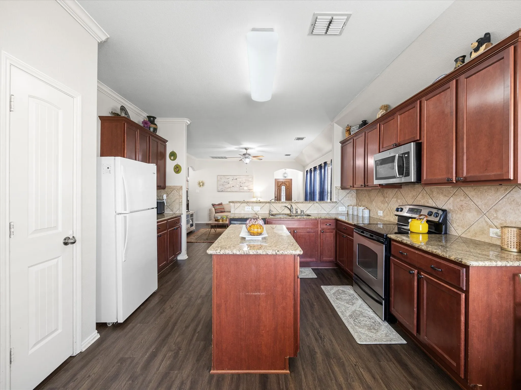 Single Family Residence For Rent in Denton County , 9113 Sundance Trail, Cross Roads, Texas 76227, 3 Bedroom, 2 Bathroom, 2 Garage spaces, 1,378 Sqft, built in 2011, mls#21370714, Real Estate Agent in Cross Roads, Homes For Rent in Denton county, Homes For Rent in Cross Roads, Realtor in Cross Roads Texas, Real Estate Brokerage Independent Realty Texas, Luminita Cordes Realtor
