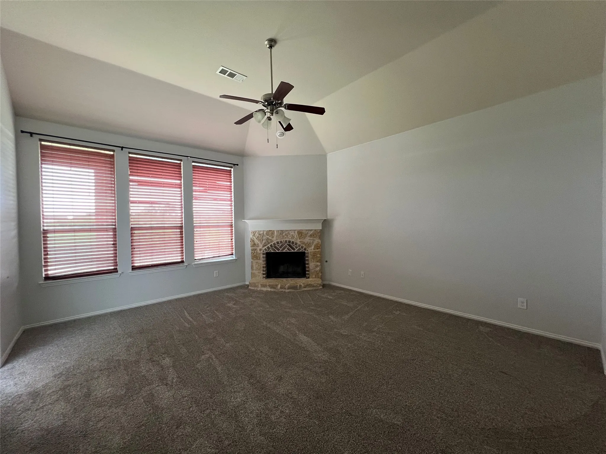 Single Family Residence For Rent in Tarrant County , 9405 Drovers View Trail, Fort Worth, Texas 76131, 4 Bedroom, 3 Bathroom, 2 Garage spaces, 2,064 Sqft, built in 2010, mls#21371739, Real Estate Agent in Fort Worth, Homes For Rent in Tarrant county, Homes For Rent in Fort Worth, Realtor in Fort Worth Texas, Real Estate Brokerage Independent Realty Texas, Luminita Cordes Realtor
