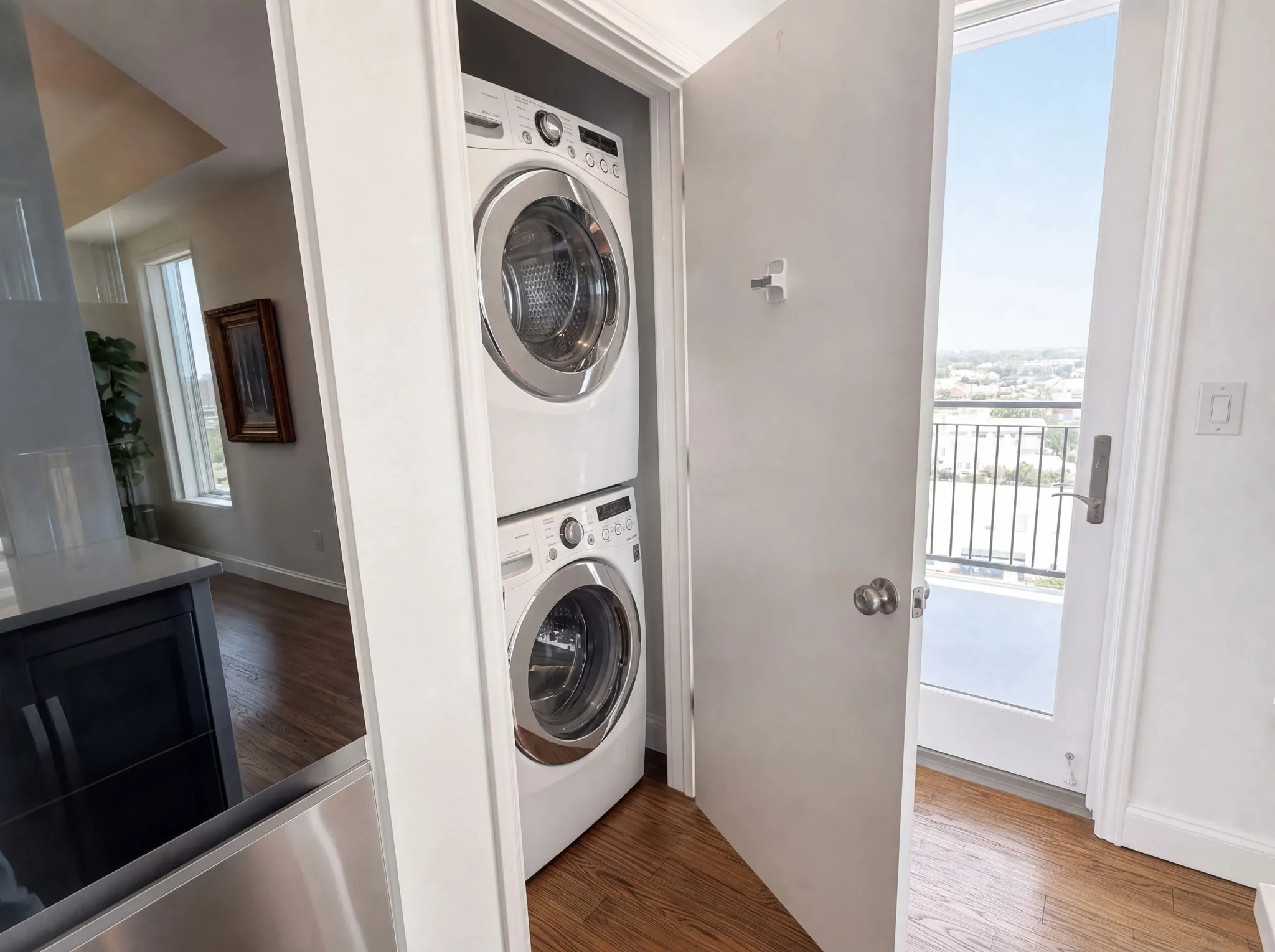 Condominium For Sale in Dallas County , 4611 Travis Street 1100, Dallas, Texas 75205, 1 Bedroom, 1 Bathroom, 2 Garage spaces, 956 Sqft, built in 2000, mls#21356045, Real Estate Agent in Dallas, Homes For Sale in Dallas county, Homes For Sale in Dallas, Realtor in Dallas Texas, Real Estate Brokerage Independent Realty Texas, Luminita Cordes Realtor
