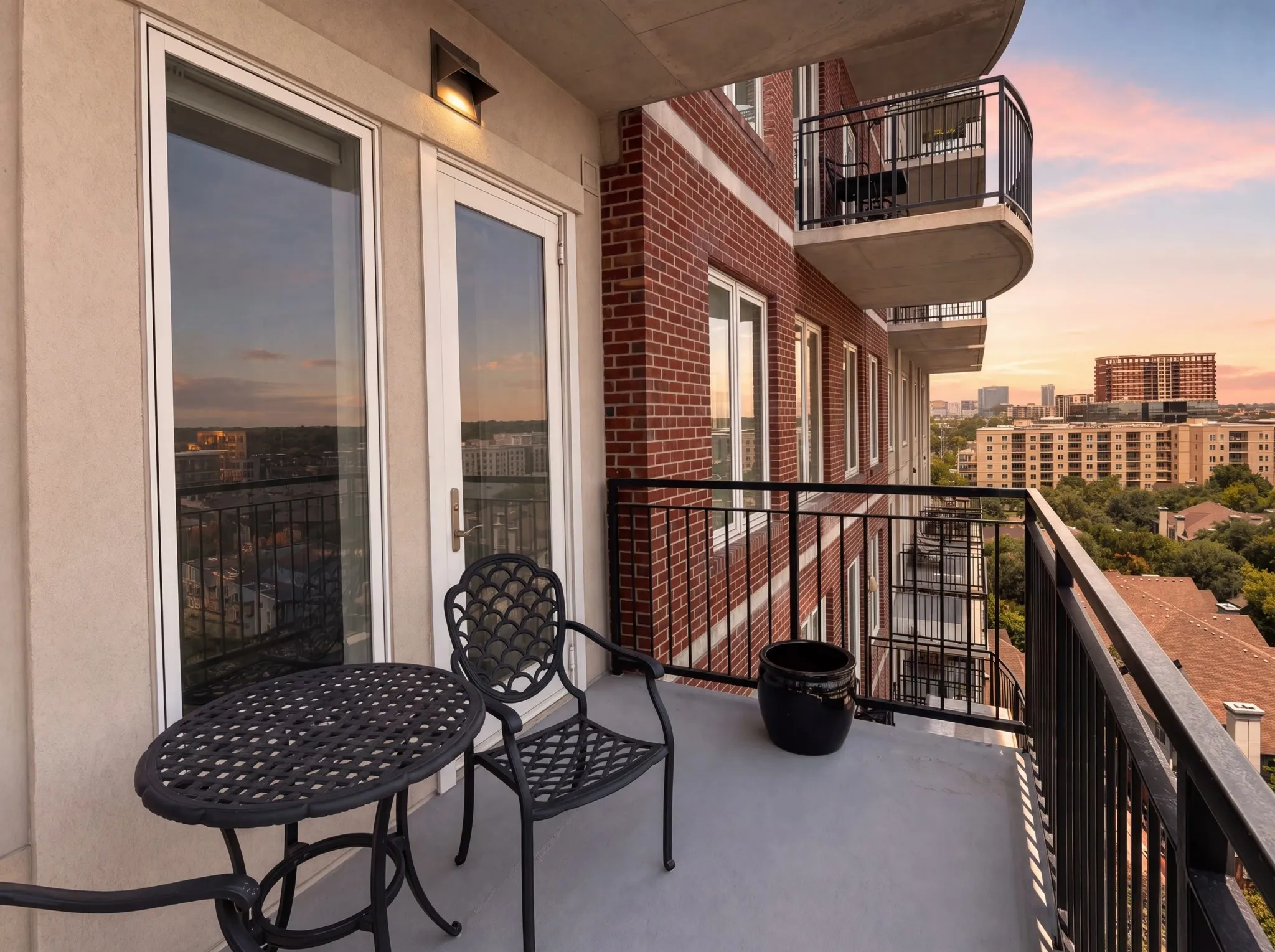 Condominium For Sale in Dallas County , 4611 Travis Street 1100, Dallas, Texas 75205, 1 Bedroom, 1 Bathroom, 2 Garage spaces, 956 Sqft, built in 2000, mls#21356045, Real Estate Agent in Dallas, Homes For Sale in Dallas county, Homes For Sale in Dallas, Realtor in Dallas Texas, Real Estate Brokerage Independent Realty Texas, Luminita Cordes Realtor