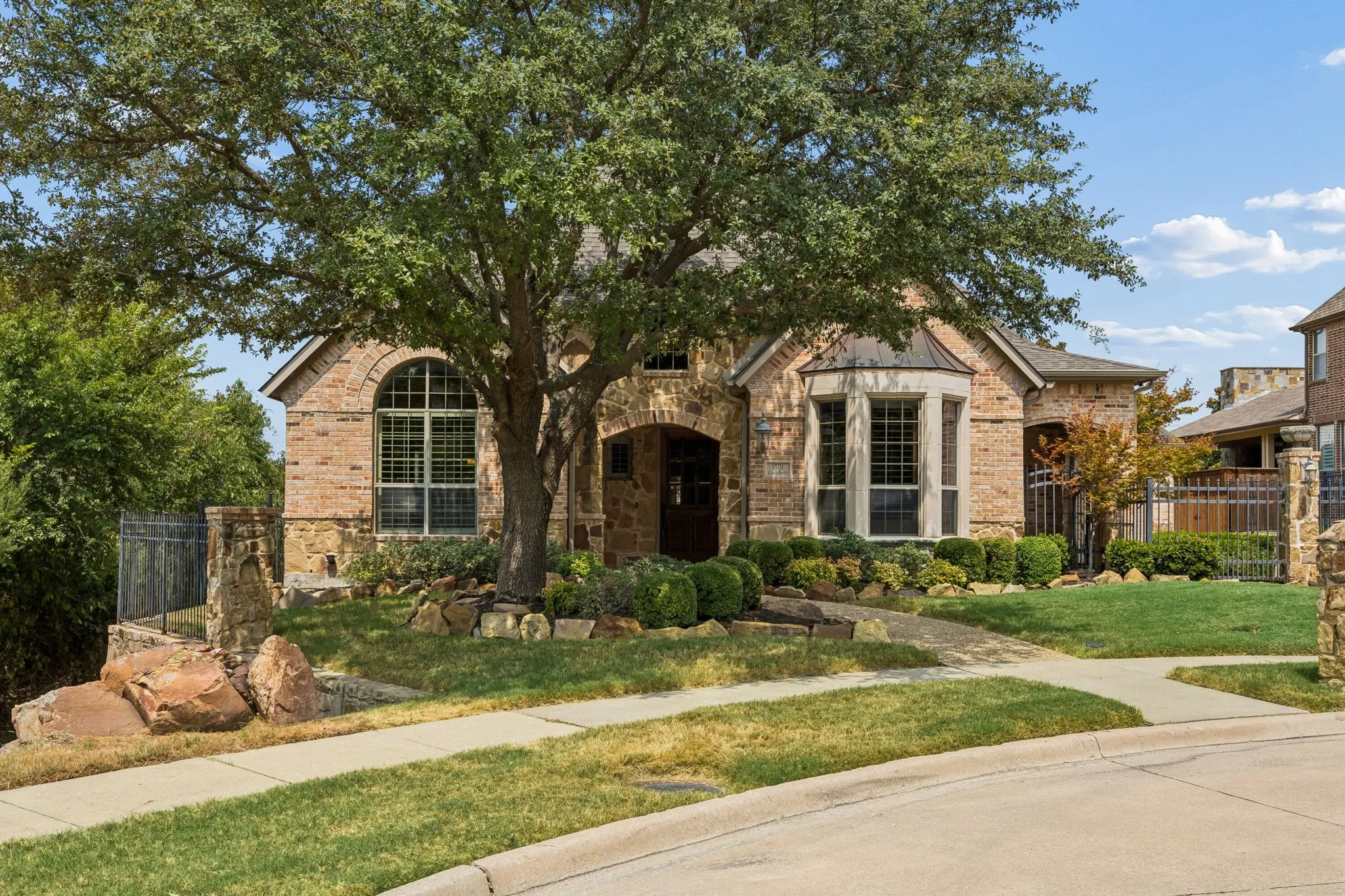 Single Family Residence For Sale in Collin County , 1501 Litchfield Drive, Mc Kinney, Texas 75071, 4 Bedroom, 3 Bathroom, 3 Garage spaces, 4,352 Sqft, built in 2004, mls#21370957, Real Estate Agent in Mc Kinney, Homes For Sale in Collin county, Homes For Sale in Mc Kinney, Realtor in Mc Kinney Texas, Real Estate Brokerage Independent Realty Texas, Luminita Cordes Realtor