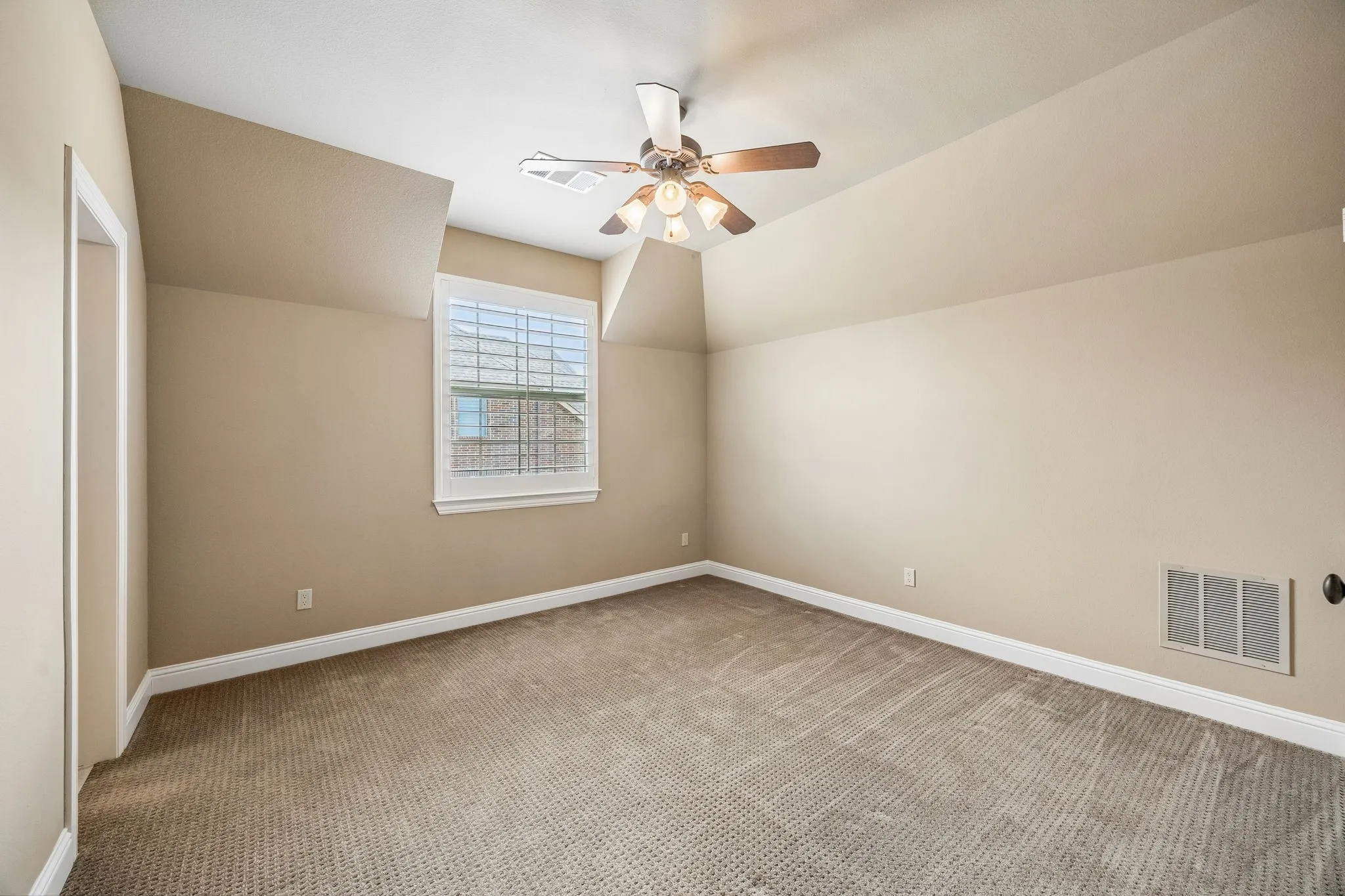Single Family Residence For Sale in Collin County , 1501 Litchfield Drive, Mc Kinney, Texas 75071, 4 Bedroom, 3 Bathroom, 3 Garage spaces, 4,352 Sqft, built in 2004, mls#21370957, Real Estate Agent in Mc Kinney, Homes For Sale in Collin county, Homes For Sale in Mc Kinney, Realtor in Mc Kinney Texas, Real Estate Brokerage Independent Realty Texas, Luminita Cordes Realtor