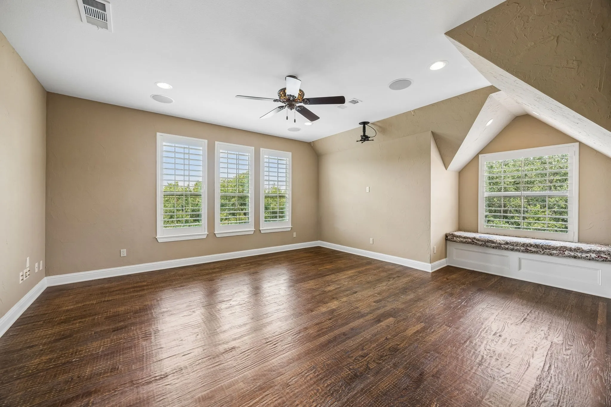 Single Family Residence For Sale in Collin County , 1501 Litchfield Drive, Mc Kinney, Texas 75071, 4 Bedroom, 3 Bathroom, 3 Garage spaces, 4,352 Sqft, built in 2004, mls#21370957, Real Estate Agent in Mc Kinney, Homes For Sale in Collin county, Homes For Sale in Mc Kinney, Realtor in Mc Kinney Texas, Real Estate Brokerage Independent Realty Texas, Luminita Cordes Realtor