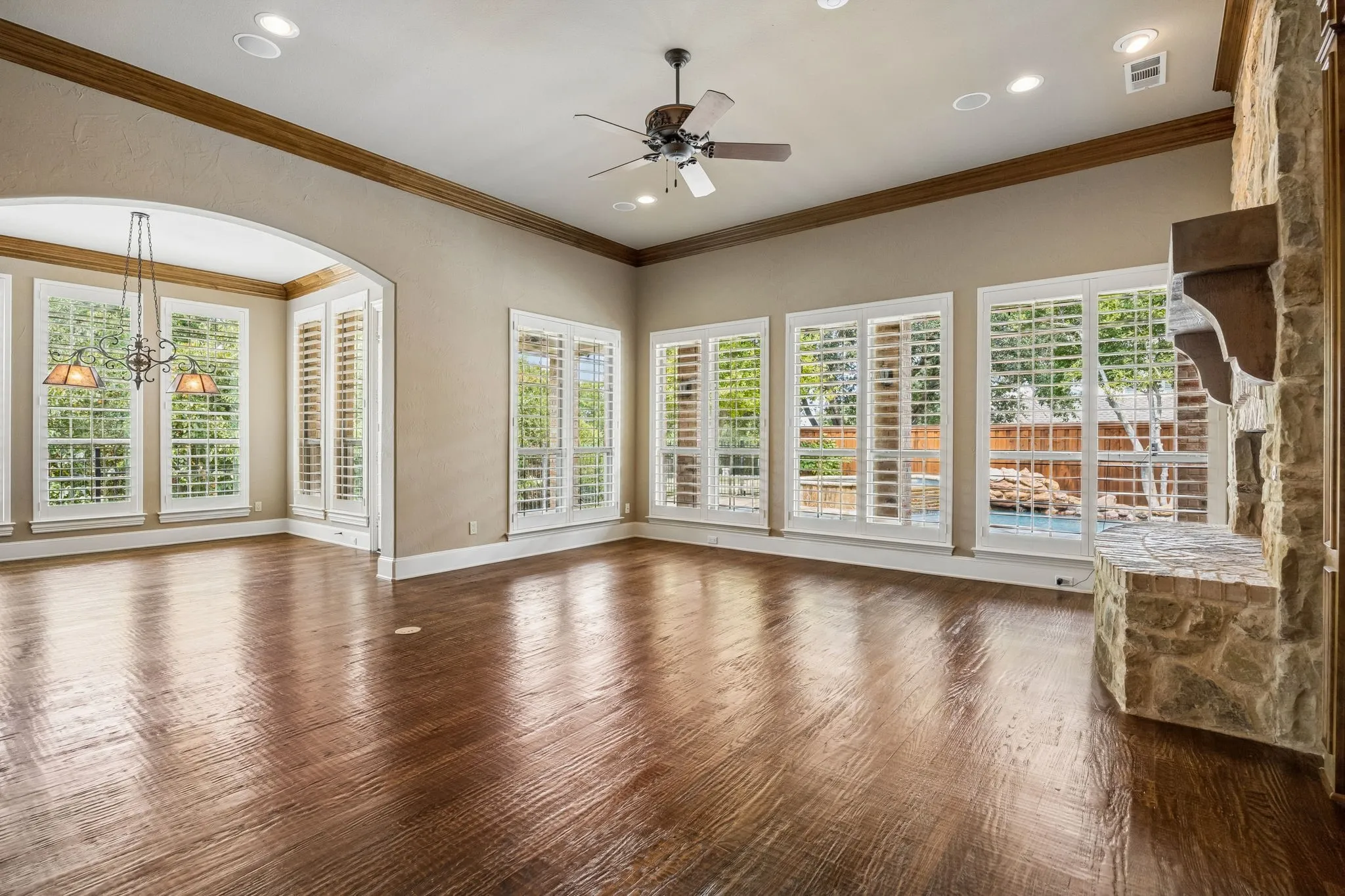 Single Family Residence For Sale in Collin County , 1501 Litchfield Drive, Mc Kinney, Texas 75071, 4 Bedroom, 3 Bathroom, 3 Garage spaces, 4,352 Sqft, built in 2004, mls#21370957, Real Estate Agent in Mc Kinney, Homes For Sale in Collin county, Homes For Sale in Mc Kinney, Realtor in Mc Kinney Texas, Real Estate Brokerage Independent Realty Texas, Luminita Cordes Realtor