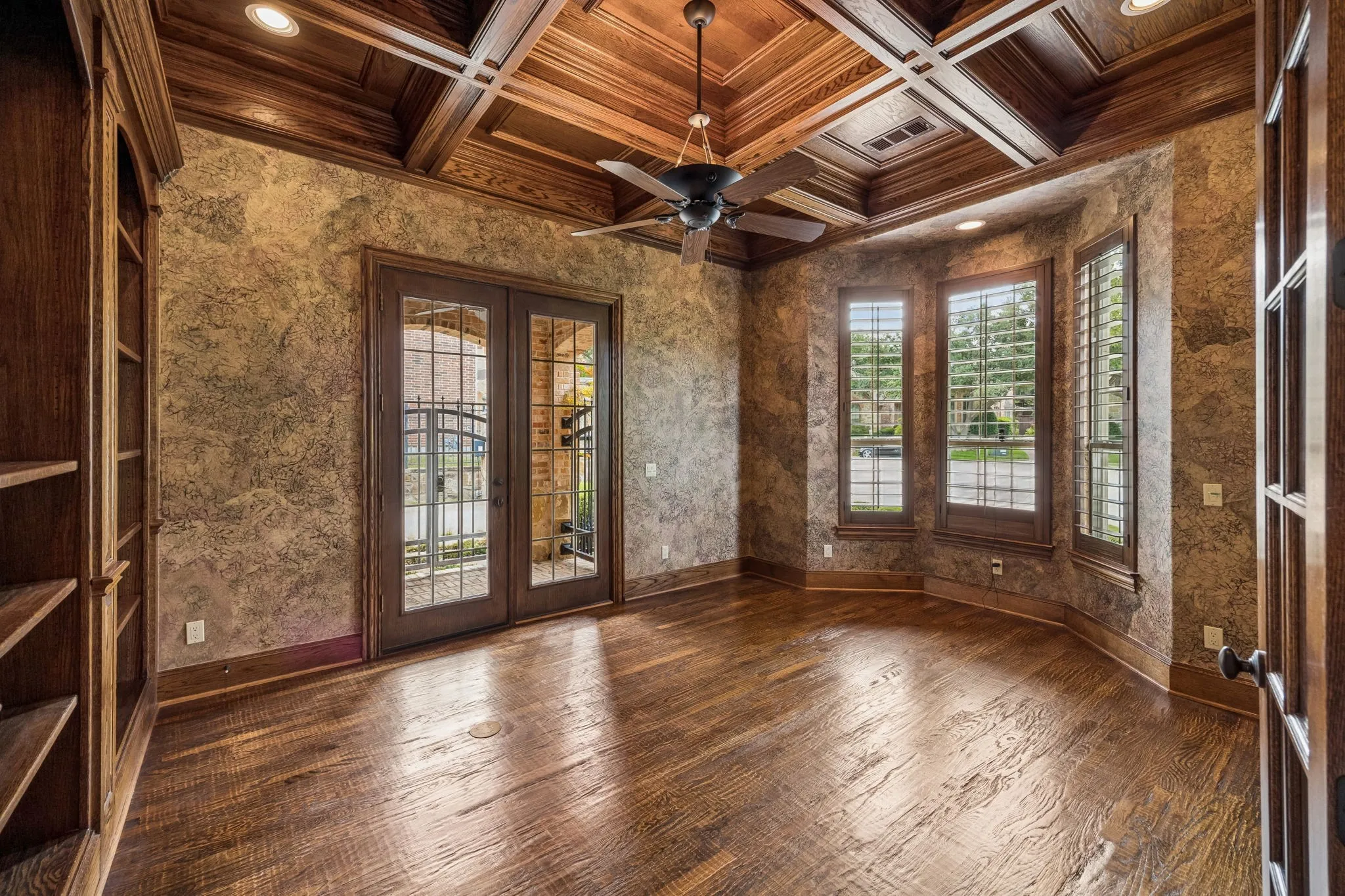 Single Family Residence For Sale in Collin County , 1501 Litchfield Drive, Mc Kinney, Texas 75071, 4 Bedroom, 3 Bathroom, 3 Garage spaces, 4,352 Sqft, built in 2004, mls#21370957, Real Estate Agent in Mc Kinney, Homes For Sale in Collin county, Homes For Sale in Mc Kinney, Realtor in Mc Kinney Texas, Real Estate Brokerage Independent Realty Texas, Luminita Cordes Realtor