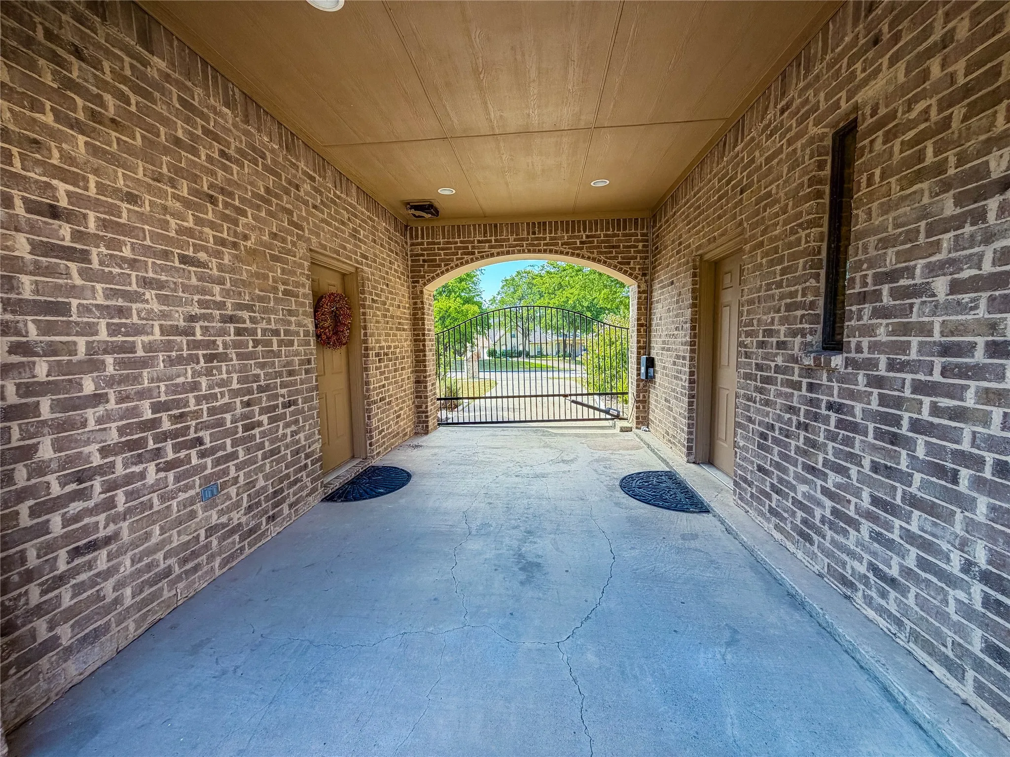 Single Family Residence For Sale in Dallas County , 2737 Wood Lake Drive, Cedar Hill, Texas 75104, 4 Bedroom, 5 Bathroom, 3 Garage spaces, 4,279 Sqft, built in 2005, mls#21368964, Real Estate Agent in Cedar Hill, Homes For Sale in Dallas county, Homes For Sale in Cedar Hill, Realtor in Cedar Hill Texas, Real Estate Brokerage Independent Realty Texas, Luminita Cordes Realtor