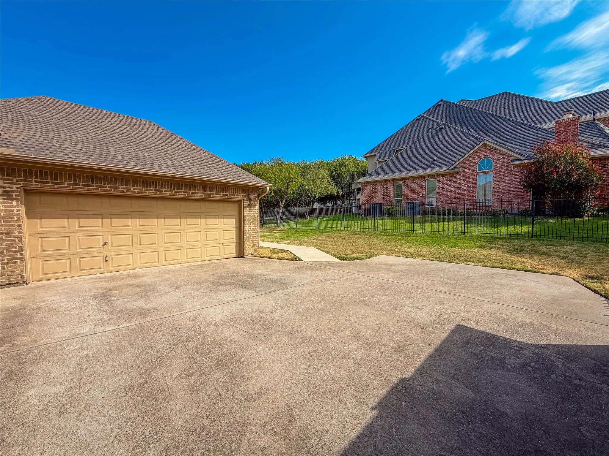 Single Family Residence For Sale in Dallas County , 2737 Wood Lake Drive, Cedar Hill, Texas 75104, 4 Bedroom, 5 Bathroom, 3 Garage spaces, 4,279 Sqft, built in 2005, mls#21368964, Real Estate Agent in Cedar Hill, Homes For Sale in Dallas county, Homes For Sale in Cedar Hill, Realtor in Cedar Hill Texas, Real Estate Brokerage Independent Realty Texas, Luminita Cordes Realtor