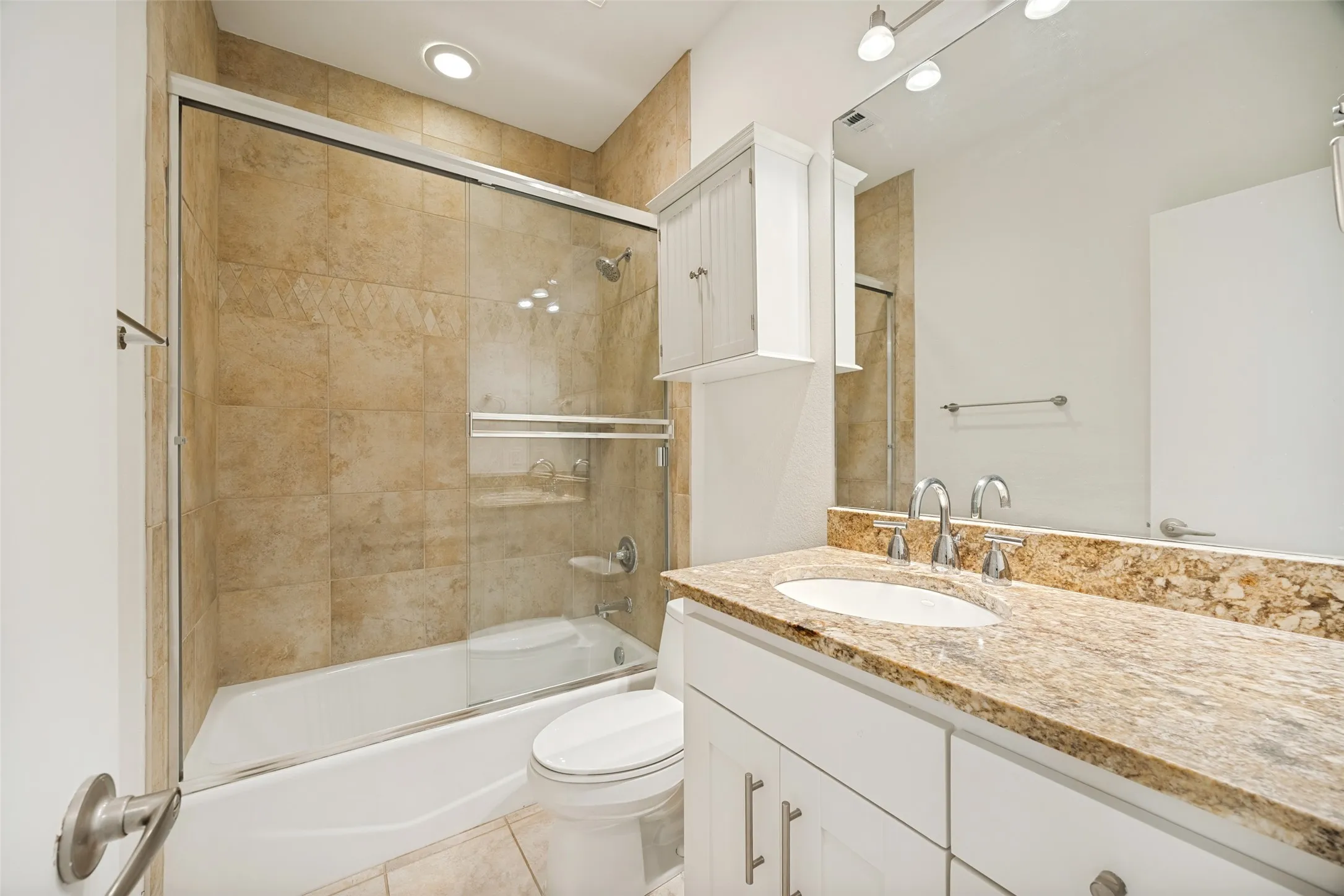 Upstairs secondary bathroom