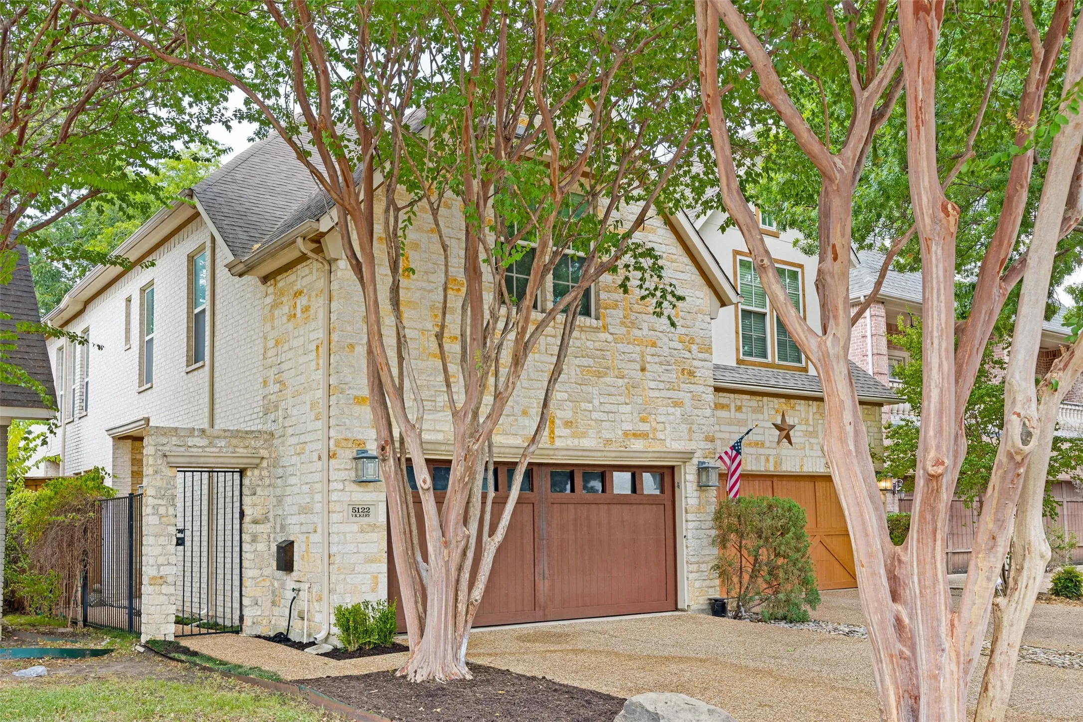 Single Family Residence For Sale in Dallas County , 5122 Vickery Boulevard, Dallas, Texas 75206, 3 Bedroom, 3 Bathroom, 2 Garage spaces, 2,592 Sqft, built in 2005, mls#21369346, Real Estate Agent in Dallas, Homes For Sale in Dallas county, Homes For Sale in Dallas, Realtor in Dallas Texas, Real Estate Brokerage Independent Realty Texas, Luminita Cordes Realtor