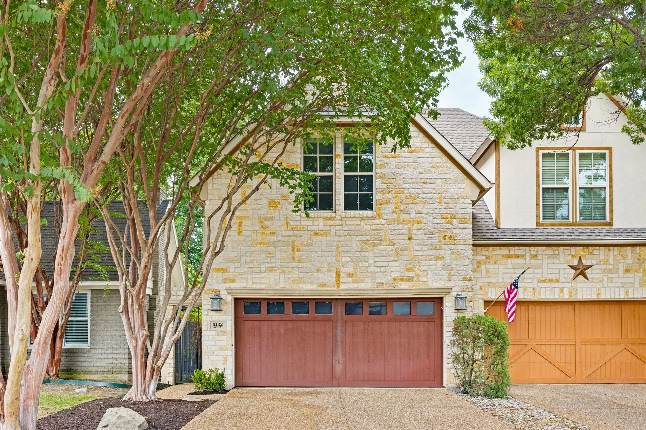 Single Family Residence For Sale in Dallas County , 5122 Vickery Boulevard, Dallas, Texas 75206, 3 Bedroom, 3 Bathroom, 2 Garage spaces, 2,592 Sqft, built in 2005, mls#21369346, Real Estate Agent in Dallas, Homes For Sale in Dallas county, Homes For Sale in Dallas, Realtor in Dallas Texas, Real Estate Brokerage Independent Realty Texas, Luminita Cordes Realtor