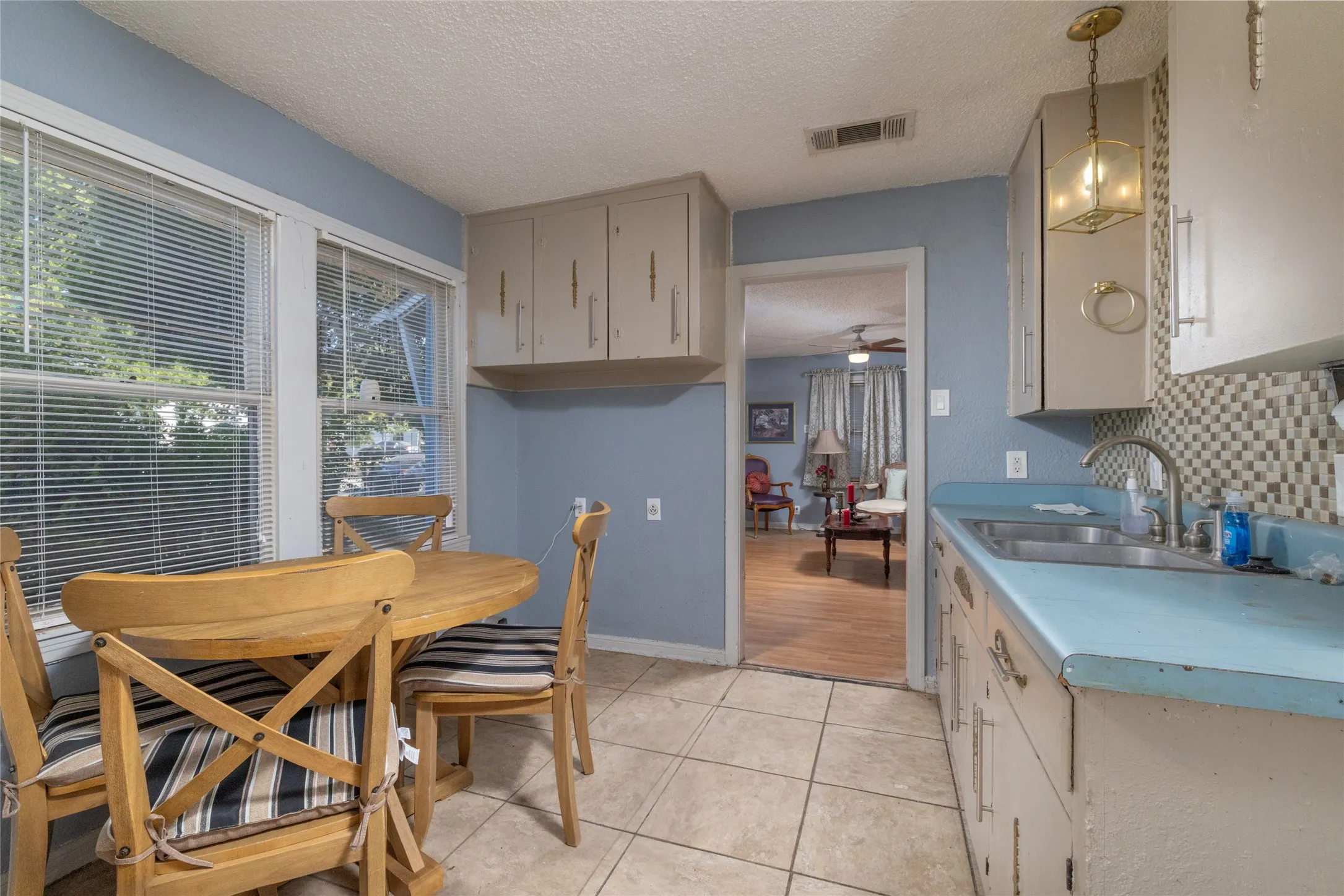 Single Family Residence For Sale in Tarrant County , 3265 Illinois Avenue, Fort Worth, Texas 76110, 3 Bedroom, 1 Bathroom, Garage spaces, 946 Sqft, built in 1948, mls#21371344, Real Estate Agent in Fort Worth, Homes For Sale in Tarrant county, Homes For Sale in Fort Worth, Realtor in Fort Worth Texas, Real Estate Brokerage Independent Realty Texas, Luminita Cordes Realtor