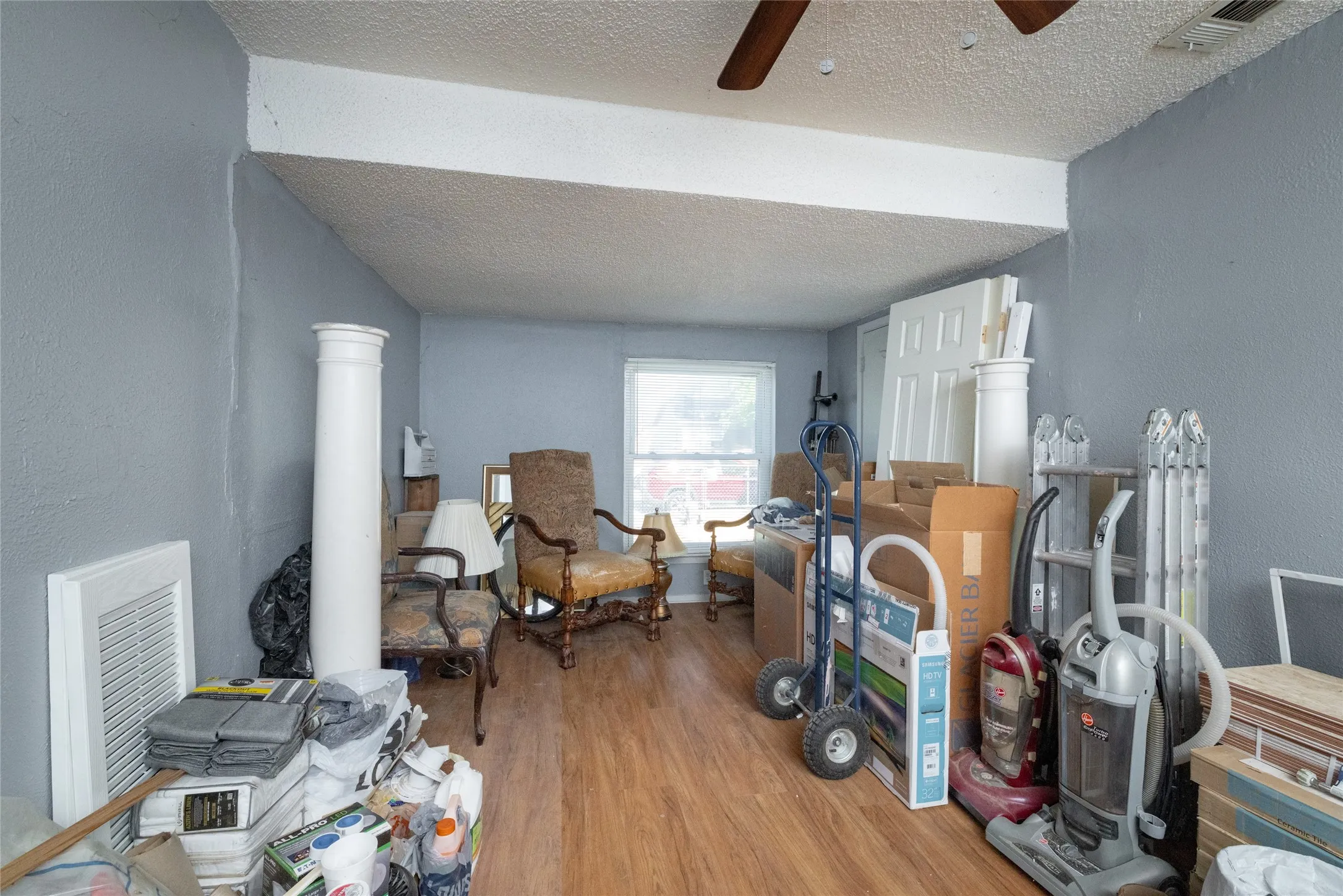 Single Family Residence For Sale in Tarrant County , 3265 Illinois Avenue, Fort Worth, Texas 76110, 3 Bedroom, 1 Bathroom, Garage spaces, 946 Sqft, built in 1948, mls#21371344, Real Estate Agent in Fort Worth, Homes For Sale in Tarrant county, Homes For Sale in Fort Worth, Realtor in Fort Worth Texas, Real Estate Brokerage Independent Realty Texas, Luminita Cordes Realtor