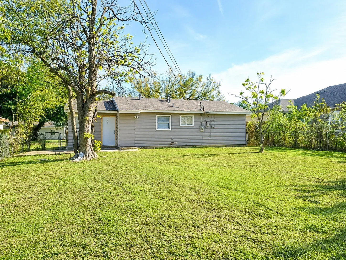 Single Family Residence For Rent in Dallas County , 3735 Stateoak Drive, Dallas, Texas 75241, 3 Bedroom, 1 Bathroom, Garage spaces, 1,075 Sqft, built in 1961, mls#21371188, Real Estate Agent in Dallas, Homes For Rent in Dallas county, Homes For Rent in Dallas, Realtor in Dallas Texas, Real Estate Brokerage Independent Realty Texas, Luminita Cordes Realtor