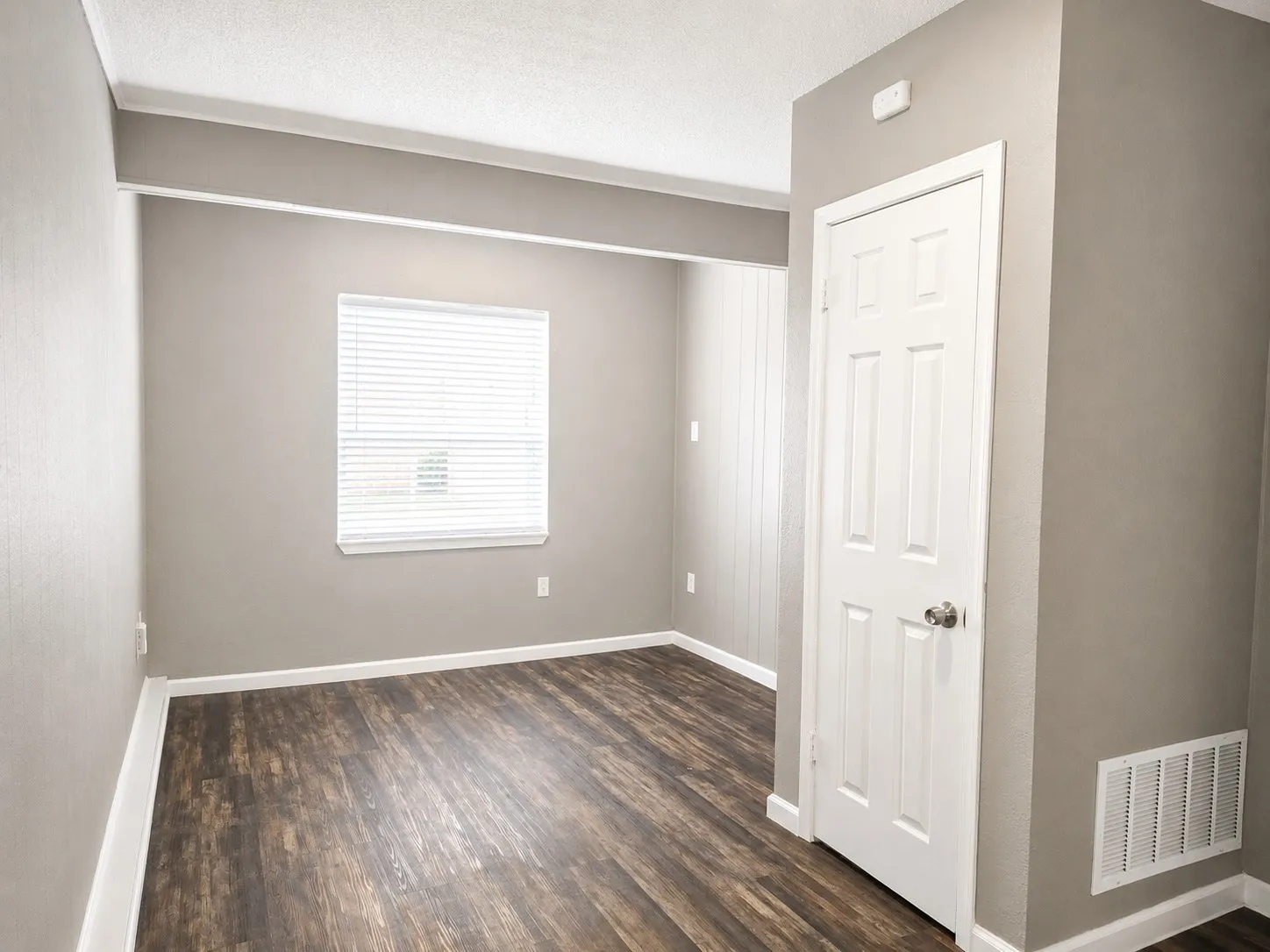 Single Family Residence For Rent in Dallas County , 3735 Stateoak Drive, Dallas, Texas 75241, 3 Bedroom, 1 Bathroom, Garage spaces, 1,075 Sqft, built in 1961, mls#21371188, Real Estate Agent in Dallas, Homes For Rent in Dallas county, Homes For Rent in Dallas, Realtor in Dallas Texas, Real Estate Brokerage Independent Realty Texas, Luminita Cordes Realtor