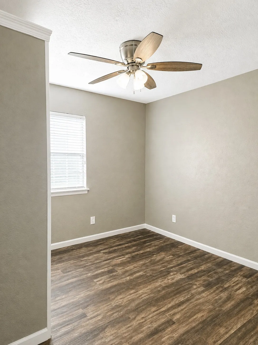 Single Family Residence For Rent in Dallas County , 3735 Stateoak Drive, Dallas, Texas 75241, 3 Bedroom, 1 Bathroom, Garage spaces, 1,075 Sqft, built in 1961, mls#21371188, Real Estate Agent in Dallas, Homes For Rent in Dallas county, Homes For Rent in Dallas, Realtor in Dallas Texas, Real Estate Brokerage Independent Realty Texas, Luminita Cordes Realtor