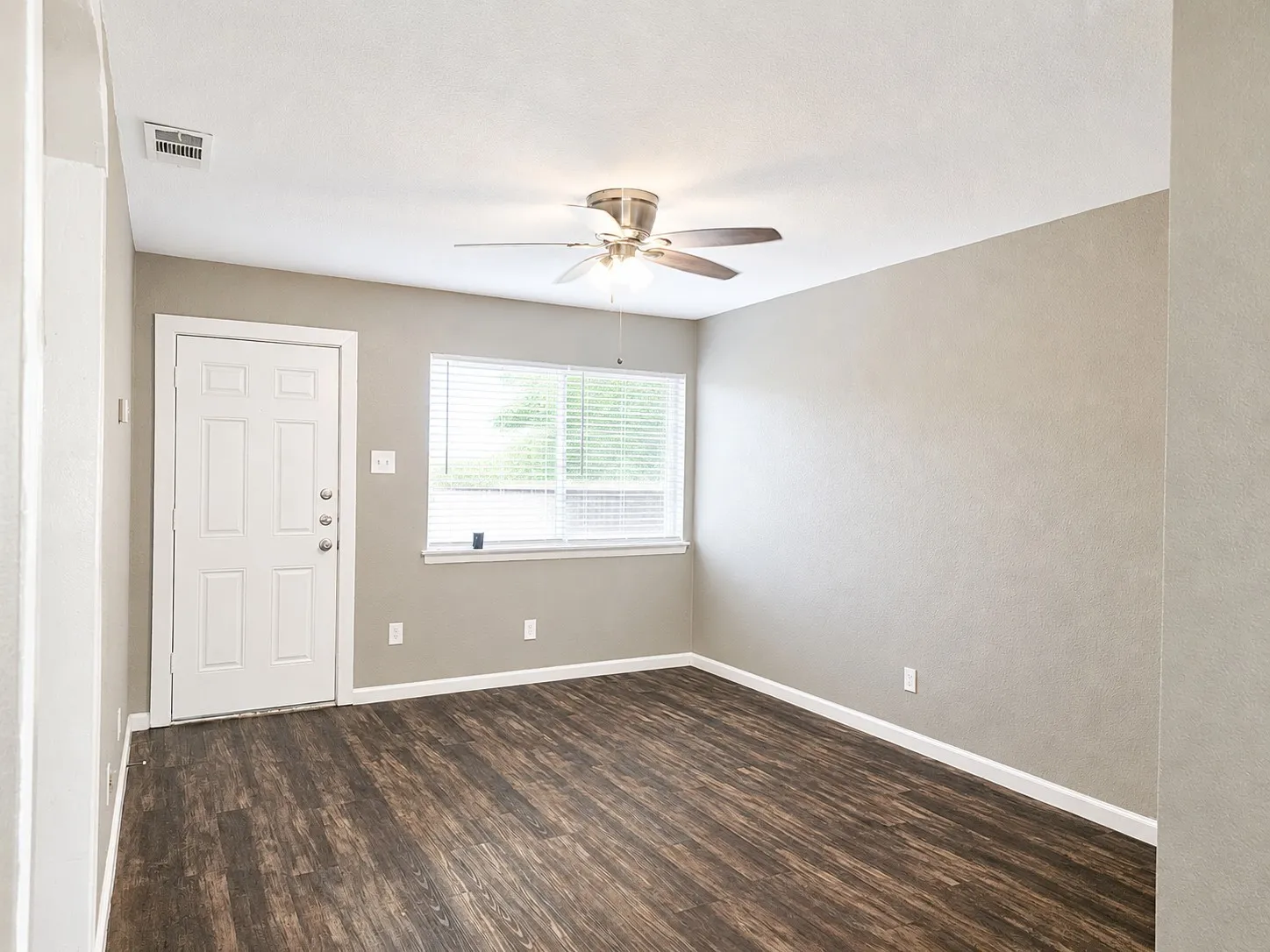 Single Family Residence For Rent in Dallas County , 3735 Stateoak Drive, Dallas, Texas 75241, 3 Bedroom, 1 Bathroom, Garage spaces, 1,075 Sqft, built in 1961, mls#21371188, Real Estate Agent in Dallas, Homes For Rent in Dallas county, Homes For Rent in Dallas, Realtor in Dallas Texas, Real Estate Brokerage Independent Realty Texas, Luminita Cordes Realtor