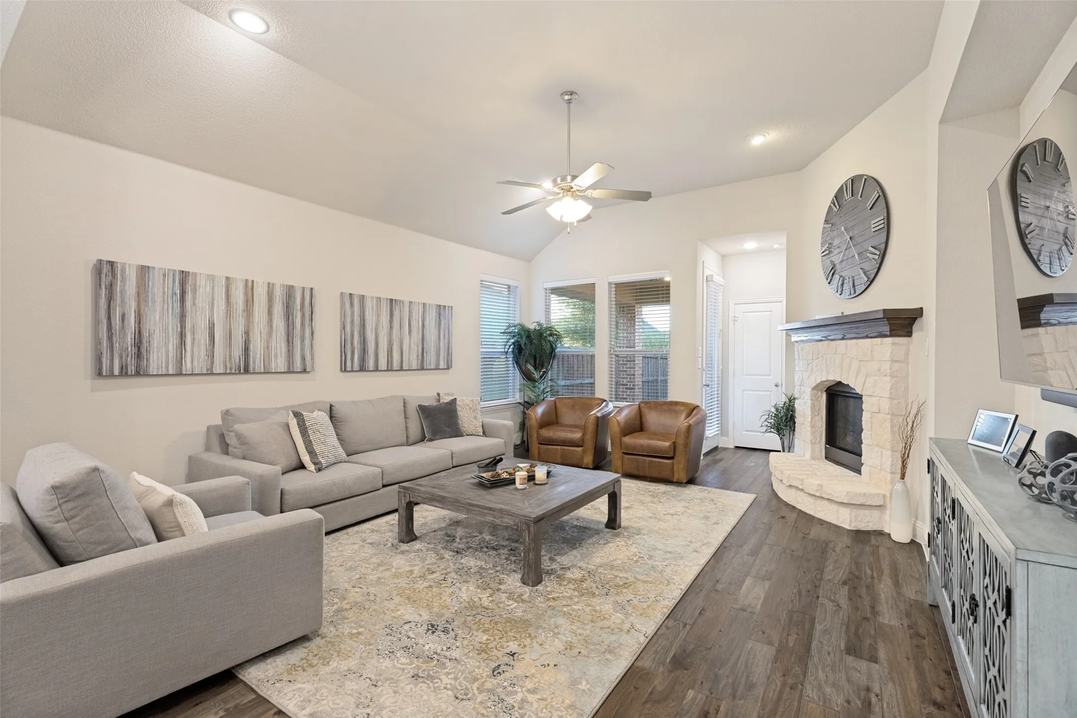 Vaulted ceiling with recessed lighting and ceiling fan