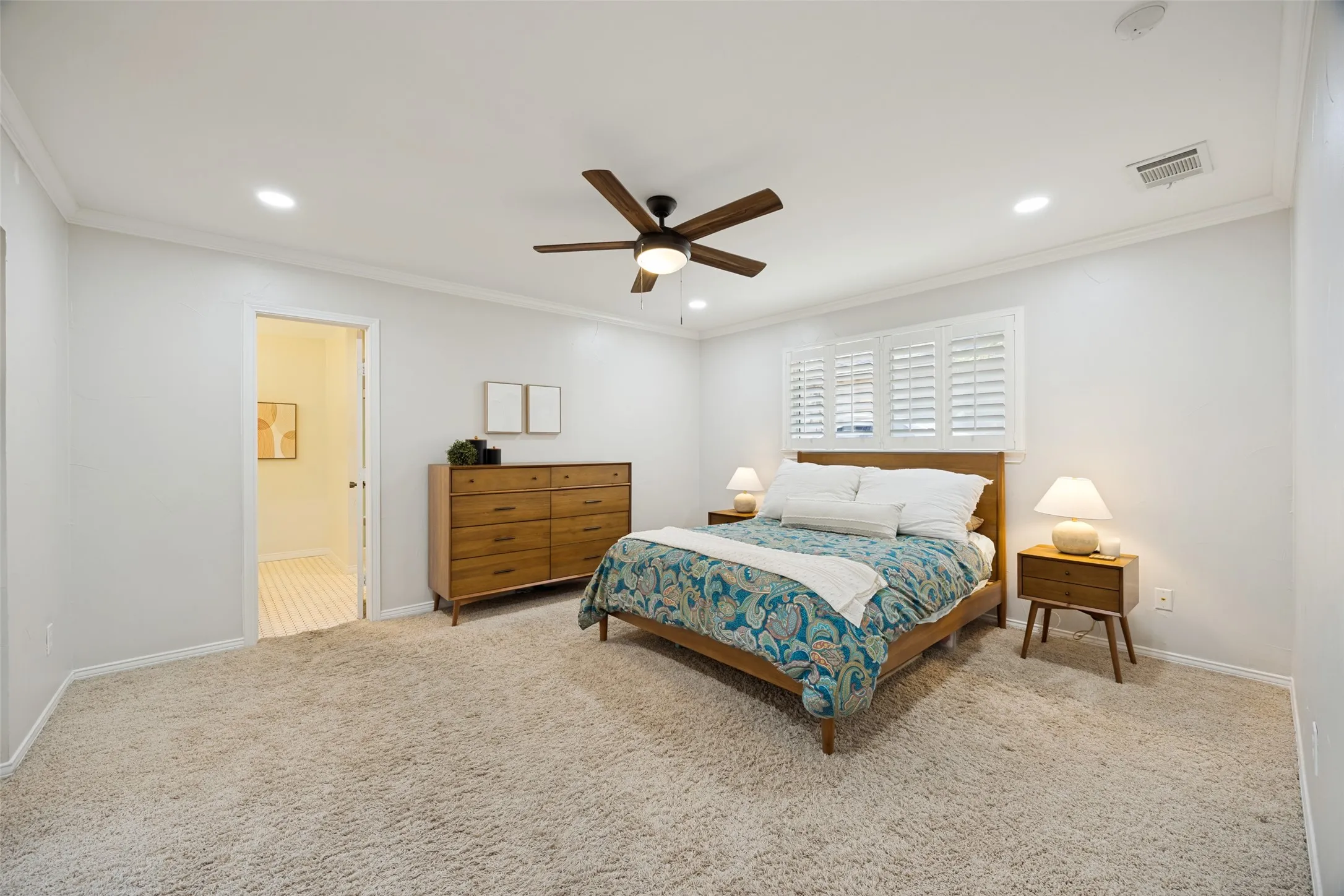 Single Family Residence For Sale in Dallas County , 912 Vinecrest Lane, Richardson, Texas 75080, 4 Bedroom, 2 Bathroom, 2 Garage spaces, 1,932 Sqft, built in 1969, mls#21370297, Real Estate Agent in Richardson, Homes For Sale in Dallas county, Homes For Sale in Richardson, Realtor in Richardson Texas, Real Estate Brokerage Independent Realty Texas, Luminita Cordes Realtor