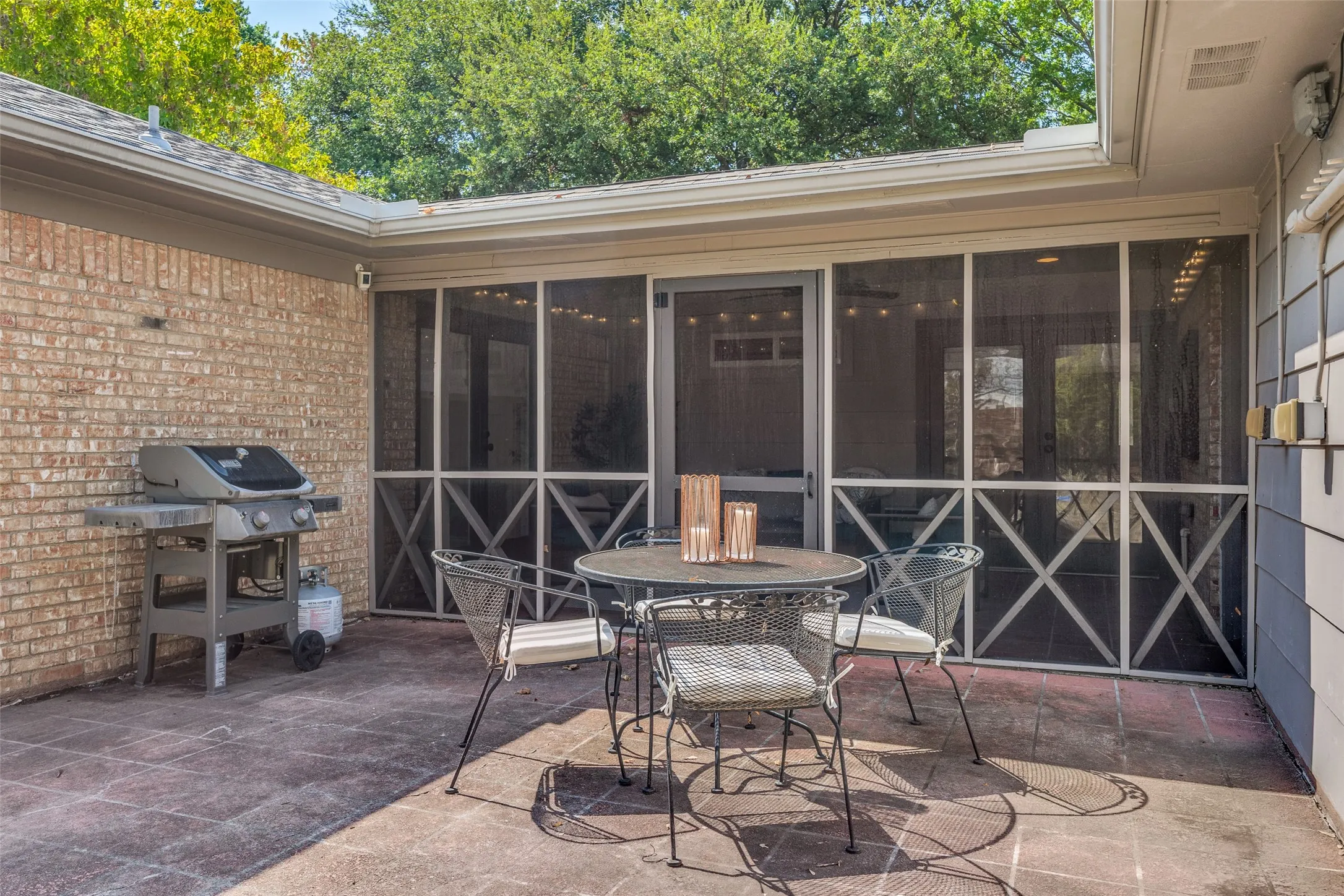 Single Family Residence For Sale in Dallas County , 912 Vinecrest Lane, Richardson, Texas 75080, 4 Bedroom, 2 Bathroom, 2 Garage spaces, 1,932 Sqft, built in 1969, mls#21370297, Real Estate Agent in Richardson, Homes For Sale in Dallas county, Homes For Sale in Richardson, Realtor in Richardson Texas, Real Estate Brokerage Independent Realty Texas, Luminita Cordes Realtor
