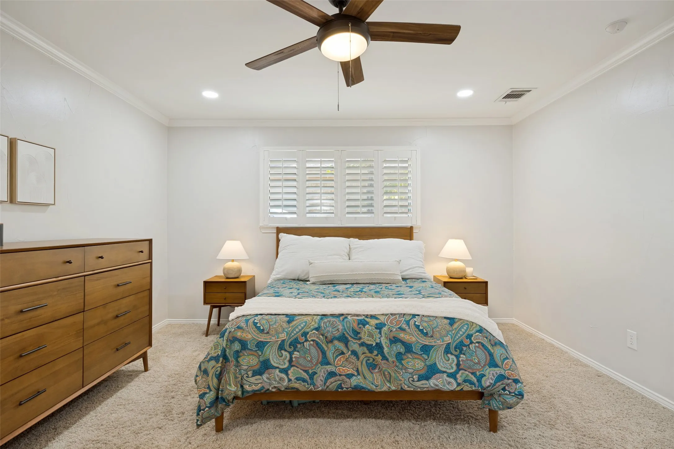 Single Family Residence For Sale in Dallas County , 912 Vinecrest Lane, Richardson, Texas 75080, 4 Bedroom, 2 Bathroom, 2 Garage spaces, 1,932 Sqft, built in 1969, mls#21370297, Real Estate Agent in Richardson, Homes For Sale in Dallas county, Homes For Sale in Richardson, Realtor in Richardson Texas, Real Estate Brokerage Independent Realty Texas, Luminita Cordes Realtor