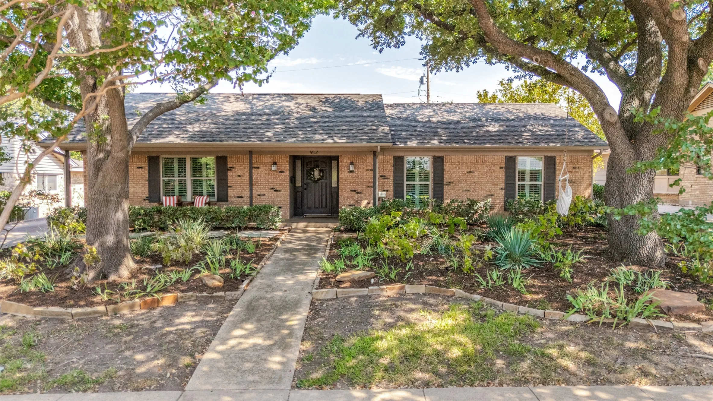 Single Family Residence For Sale in Dallas County , 912 Vinecrest Lane, Richardson, Texas 75080, 4 Bedroom, 2 Bathroom, 2 Garage spaces, 1,932 Sqft, built in 1969, mls#21370297, Real Estate Agent in Richardson, Homes For Sale in Dallas county, Homes For Sale in Richardson, Realtor in Richardson Texas, Real Estate Brokerage Independent Realty Texas, Luminita Cordes Realtor