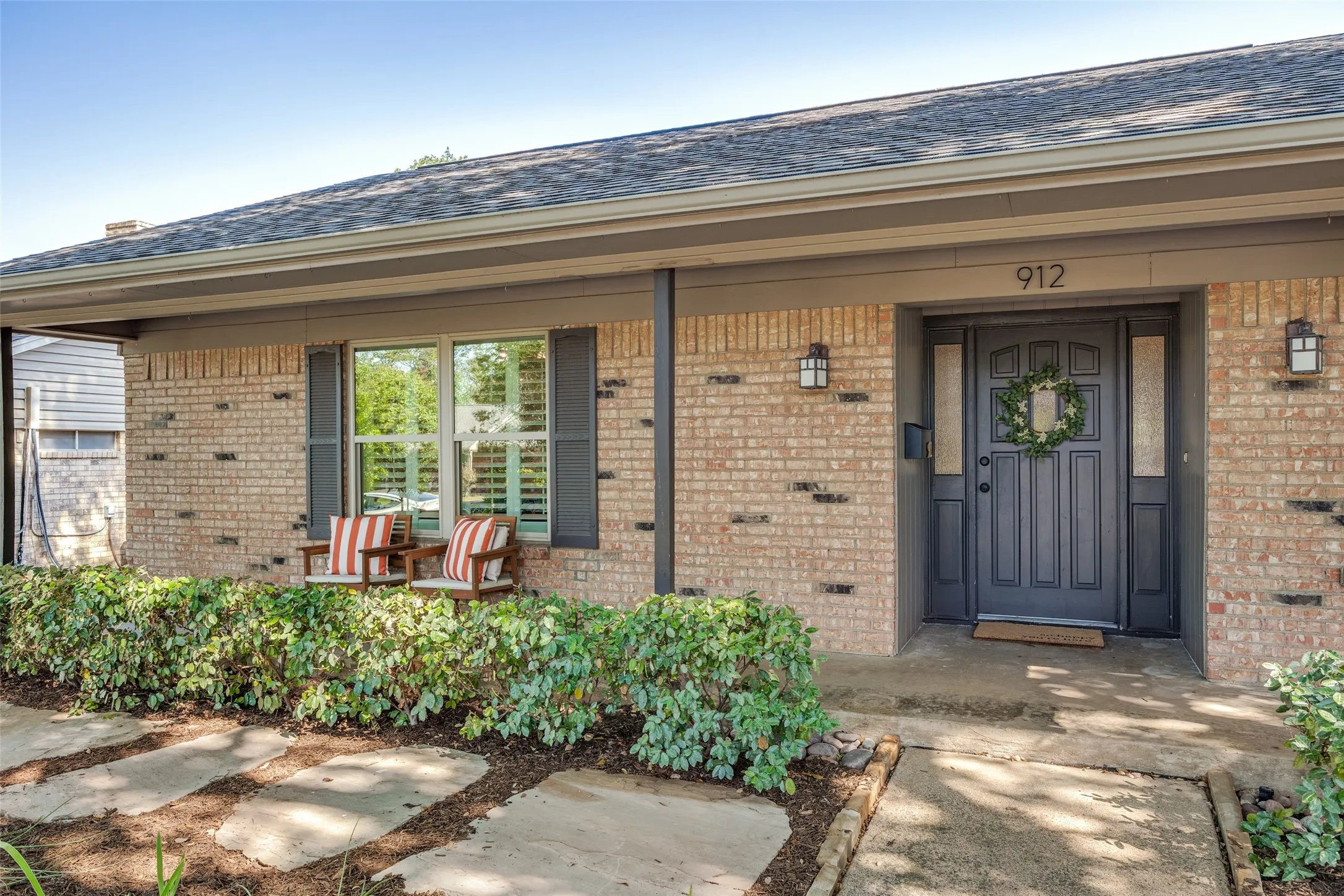Single Family Residence For Sale in Dallas County , 912 Vinecrest Lane, Richardson, Texas 75080, 4 Bedroom, 2 Bathroom, 2 Garage spaces, 1,932 Sqft, built in 1969, mls#21370297, Real Estate Agent in Richardson, Homes For Sale in Dallas county, Homes For Sale in Richardson, Realtor in Richardson Texas, Real Estate Brokerage Independent Realty Texas, Luminita Cordes Realtor