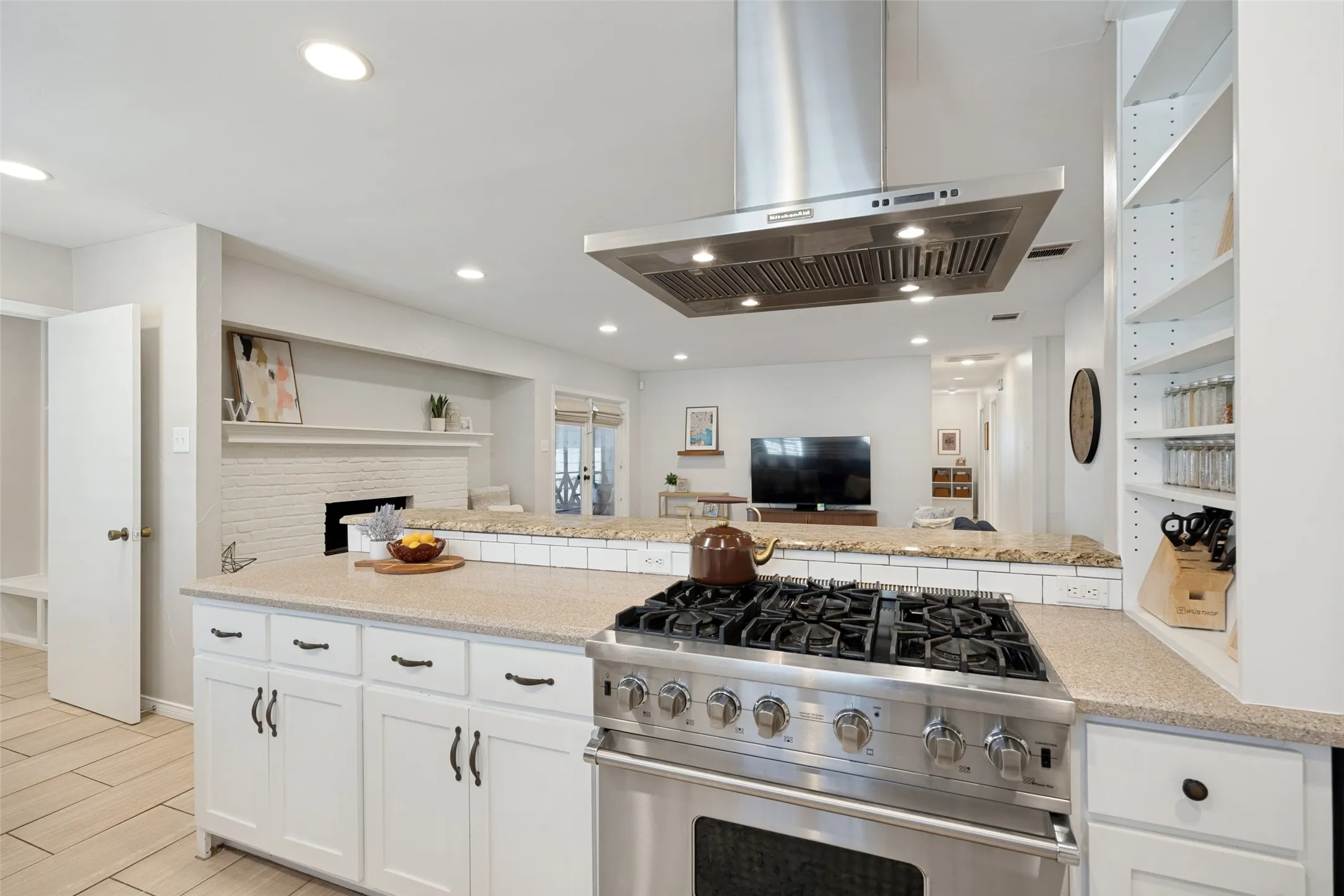 Single Family Residence For Sale in Dallas County , 912 Vinecrest Lane, Richardson, Texas 75080, 4 Bedroom, 2 Bathroom, 2 Garage spaces, 1,932 Sqft, built in 1969, mls#21370297, Real Estate Agent in Richardson, Homes For Sale in Dallas county, Homes For Sale in Richardson, Realtor in Richardson Texas, Real Estate Brokerage Independent Realty Texas, Luminita Cordes Realtor